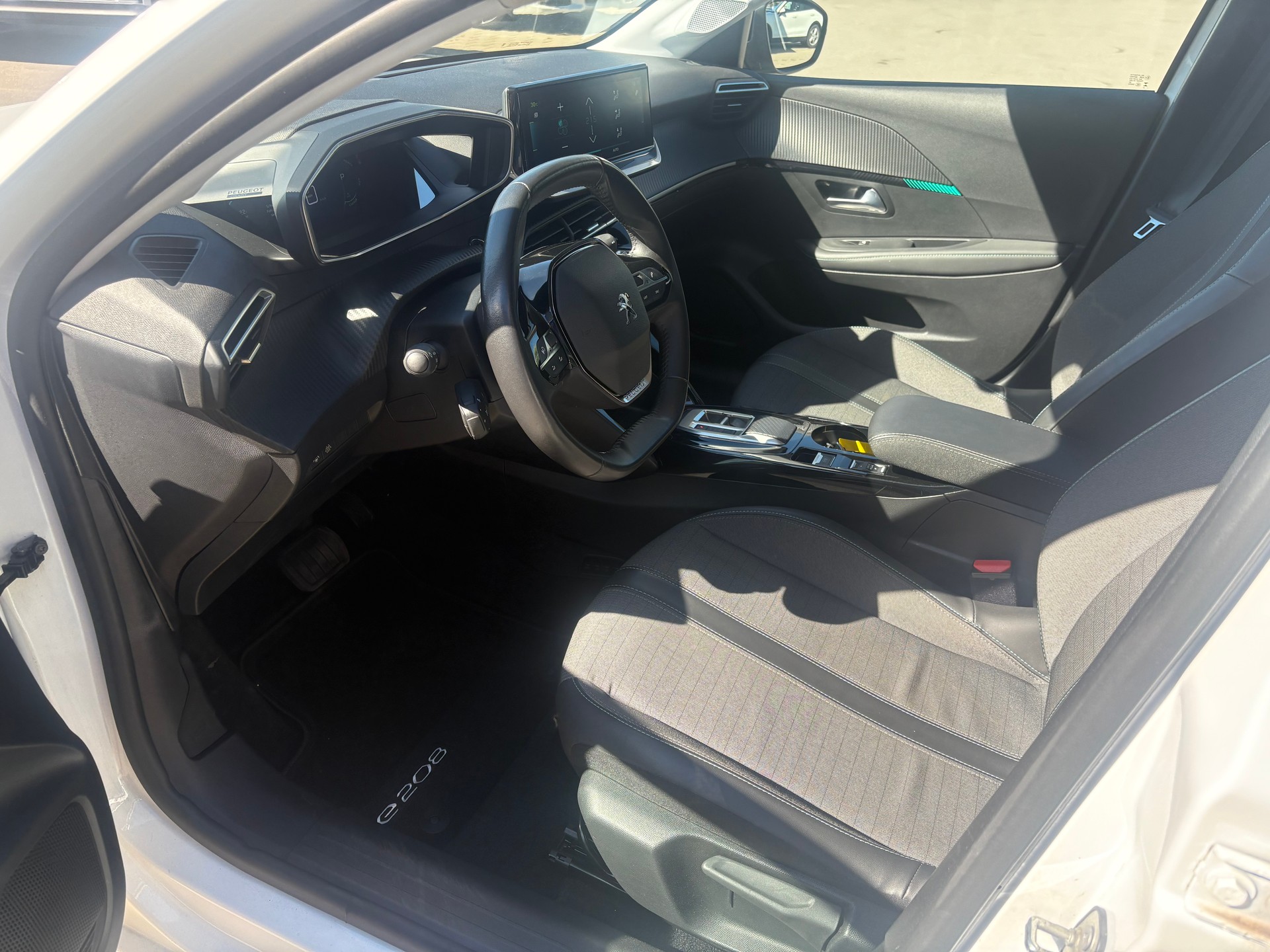 PEUGEOT 208 e-Allure Pack-image-7