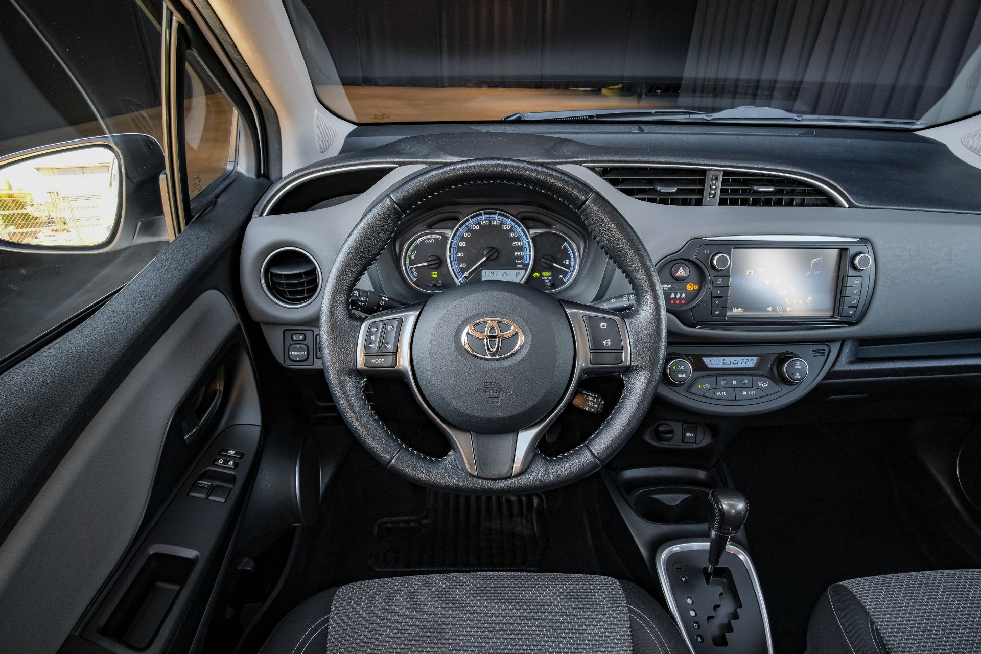 TOYOTA Yaris 1.5 VVT-i Hybrid Luna e-CVT-image-21