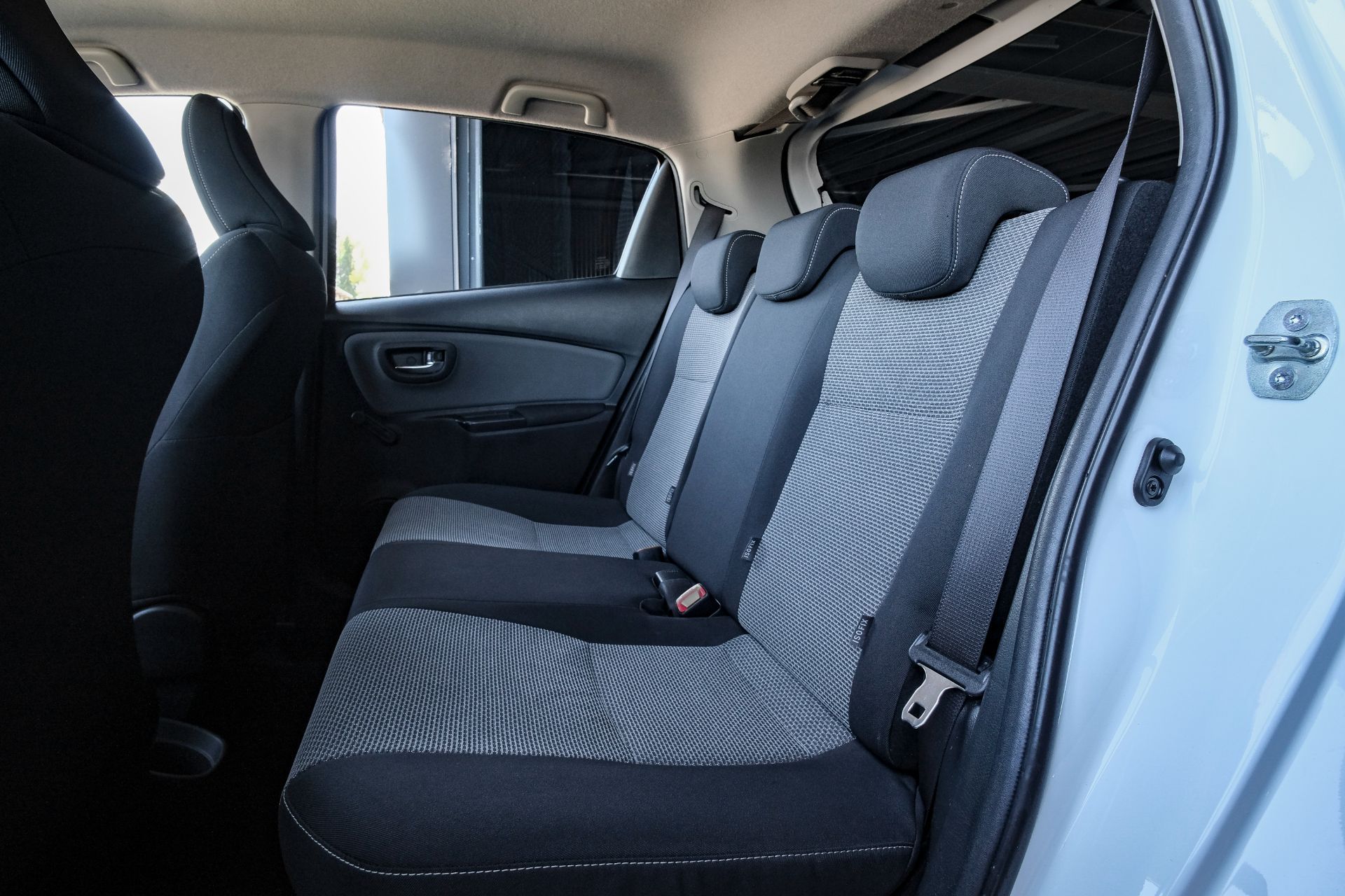 TOYOTA Yaris 1.5 VVT-i Hybrid Luna e-CVT-image-11