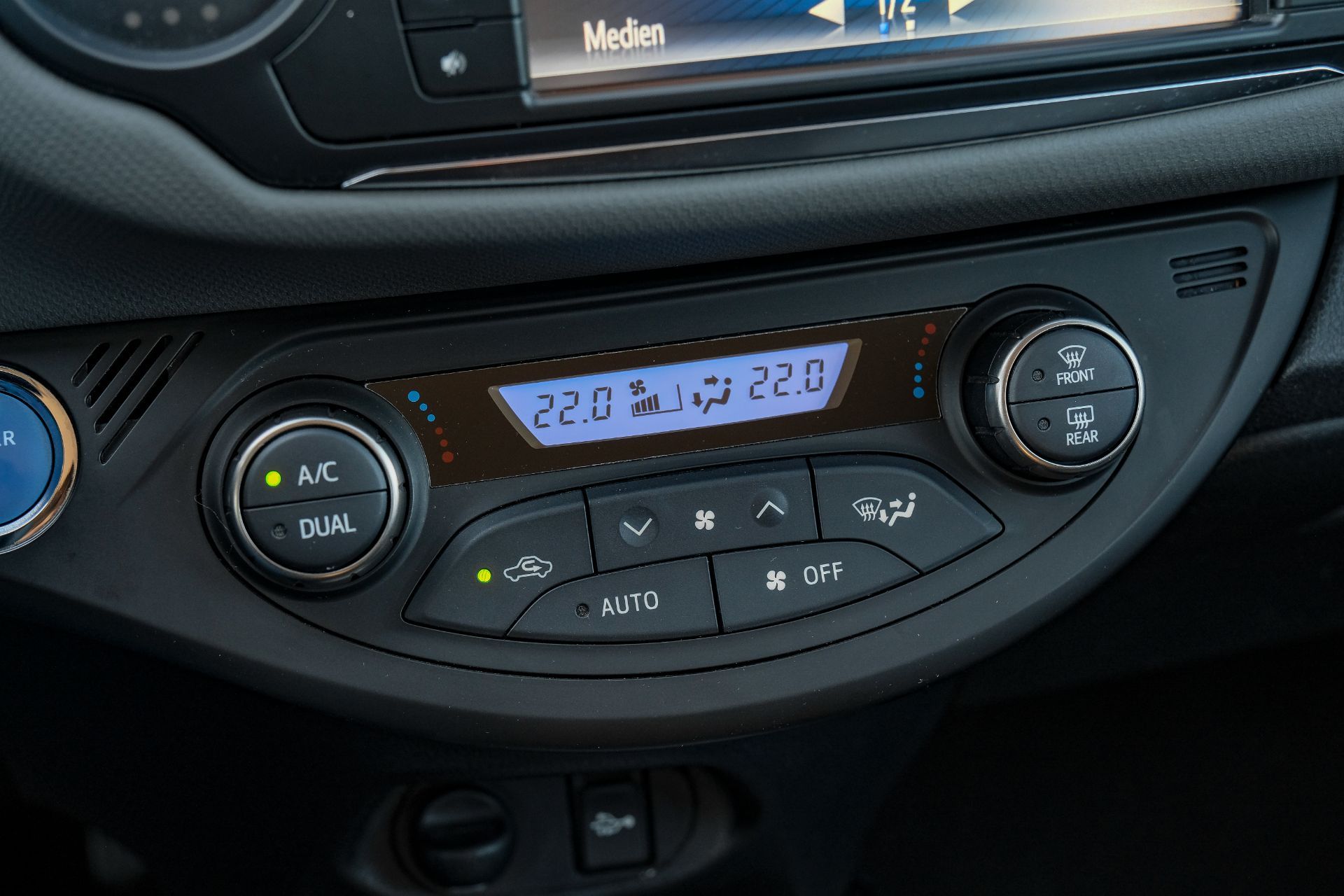 TOYOTA Yaris 1.5 VVT-i Hybrid Luna e-CVT-image-15