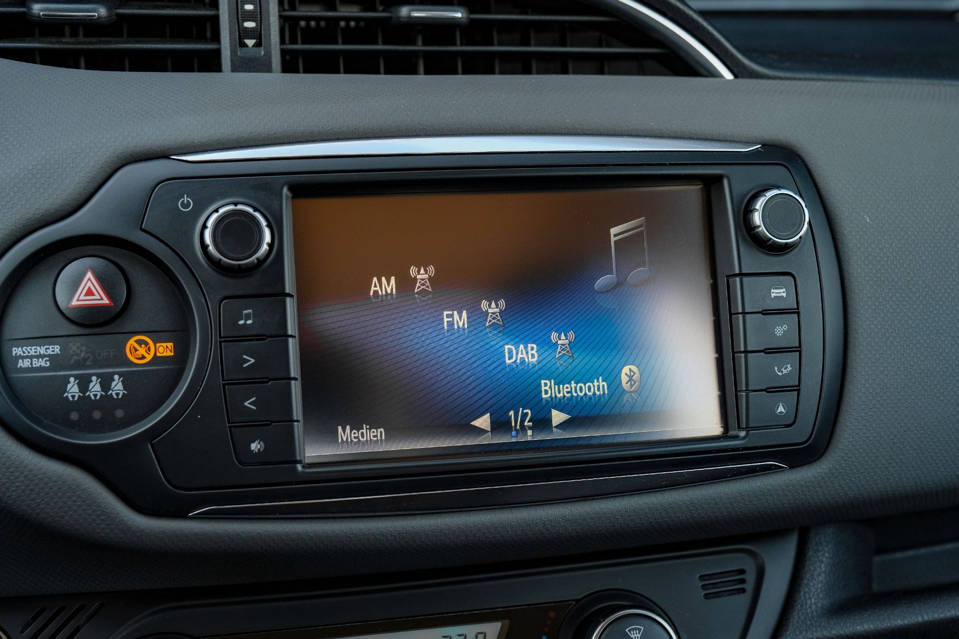 TOYOTA Yaris 1.5 VVT-i Hybrid Luna e-CVT-image-13
