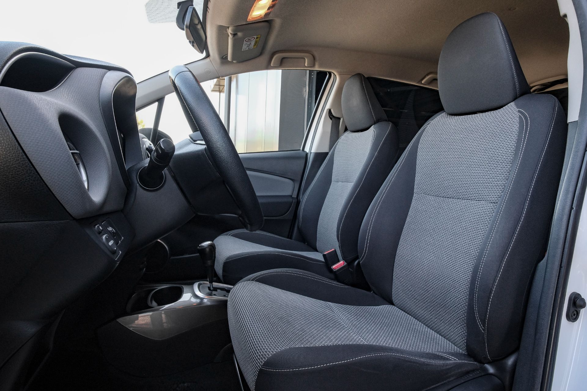 TOYOTA Yaris 1.5 VVT-i Hybrid Luna e-CVT-image-9