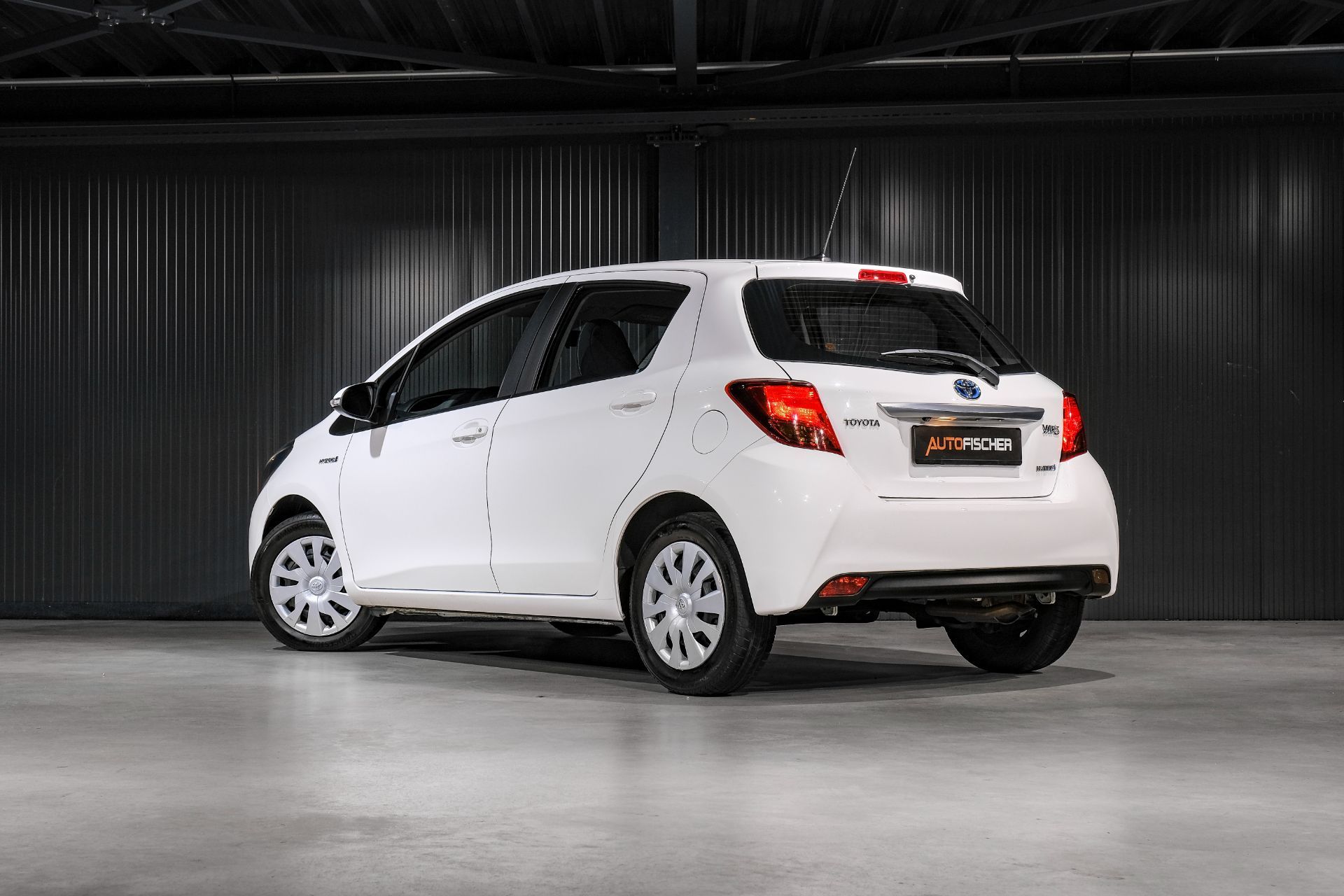 TOYOTA Yaris 1.5 VVT-i Hybrid Luna e-CVT-image-1