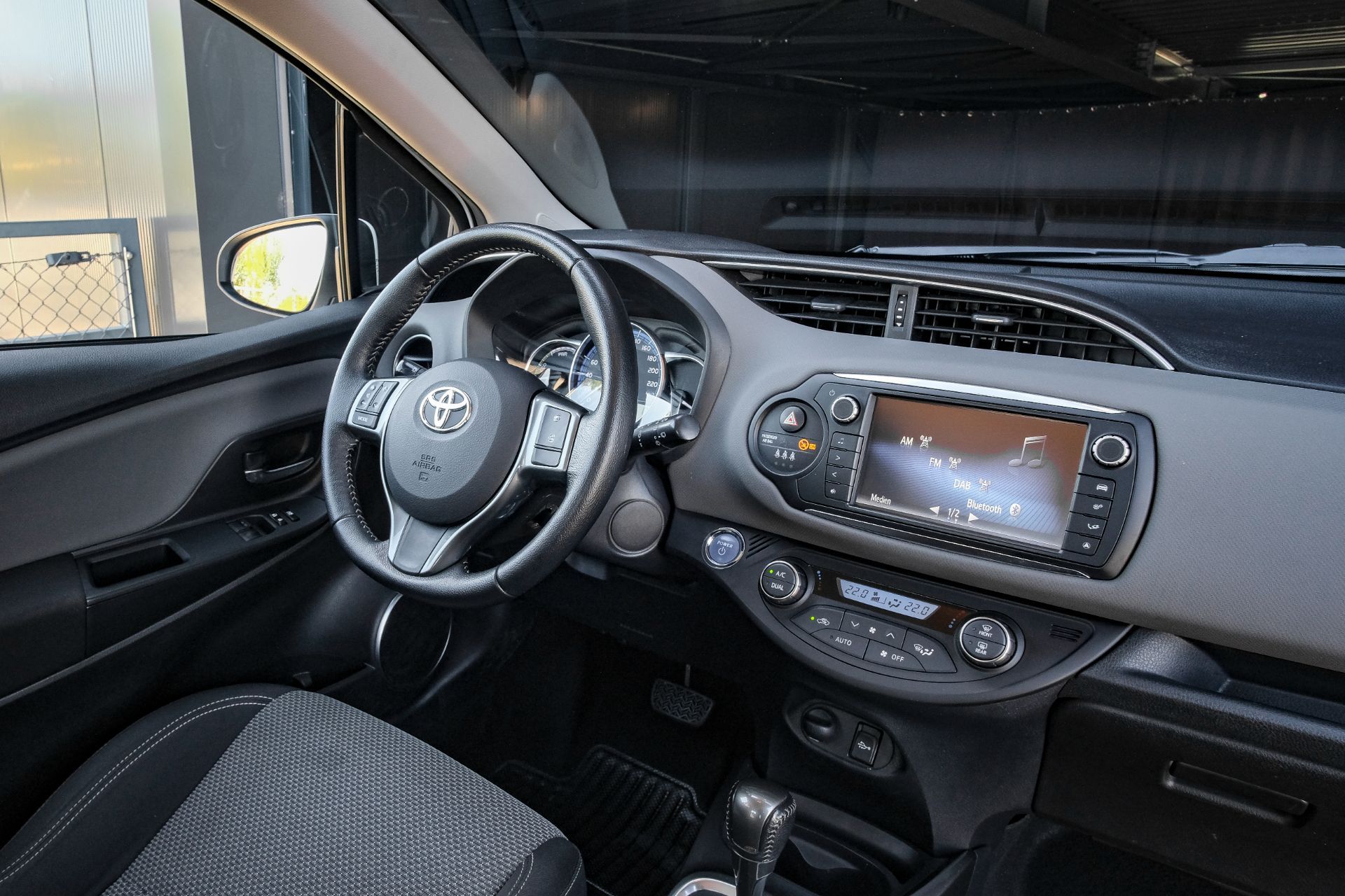TOYOTA Yaris 1.5 VVT-i Hybrid Luna e-CVT-image-19