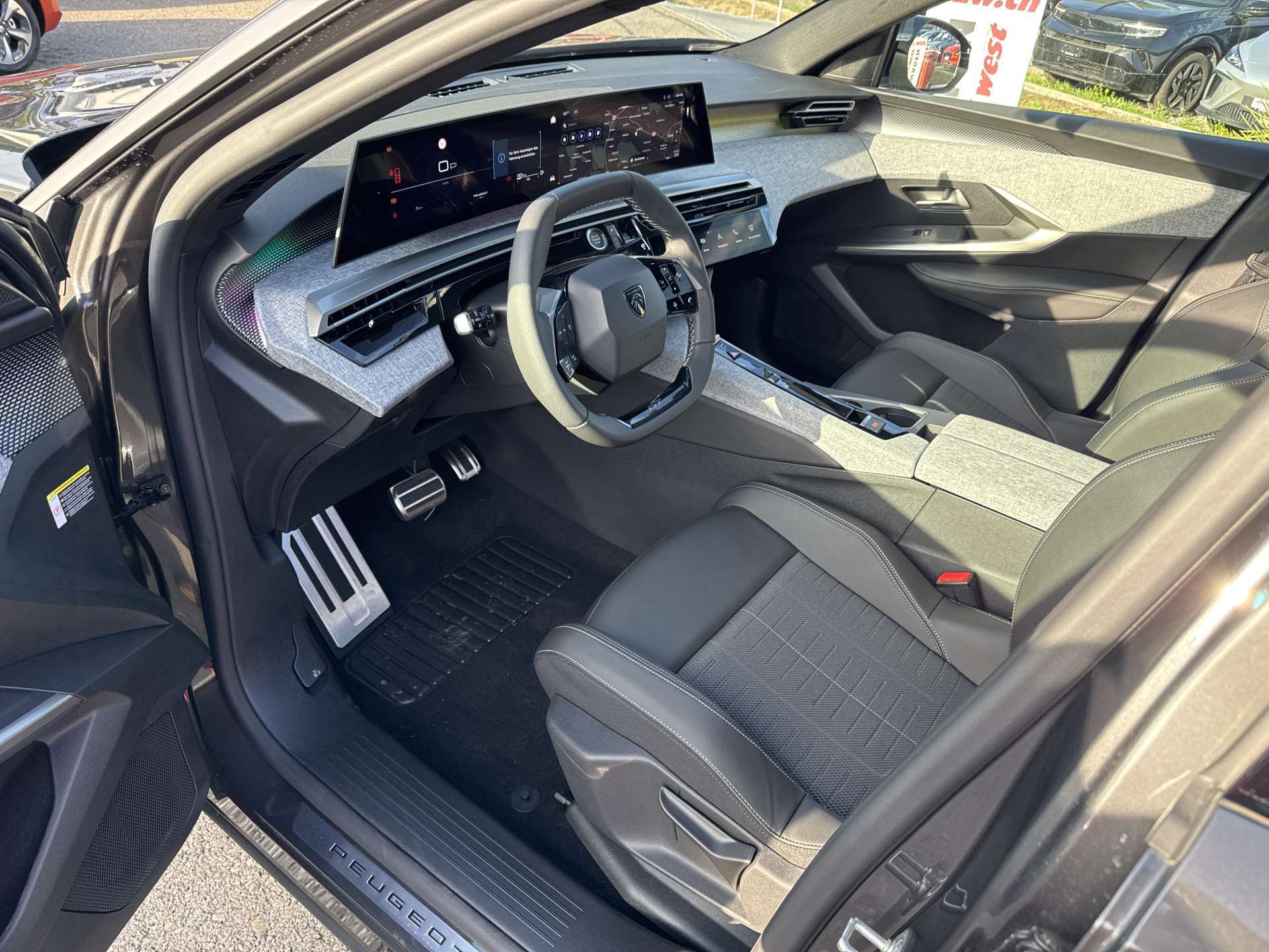 PEUGEOT 3008 145 GT Hybrid e-DCS-Automat-image-4