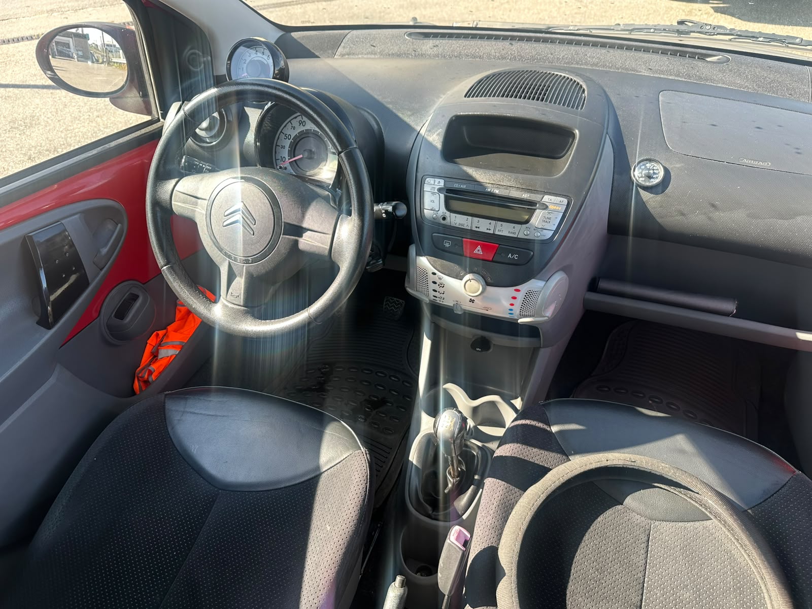 CITROEN C1 1.0i Chic (SX) SensoDrive-image-8
