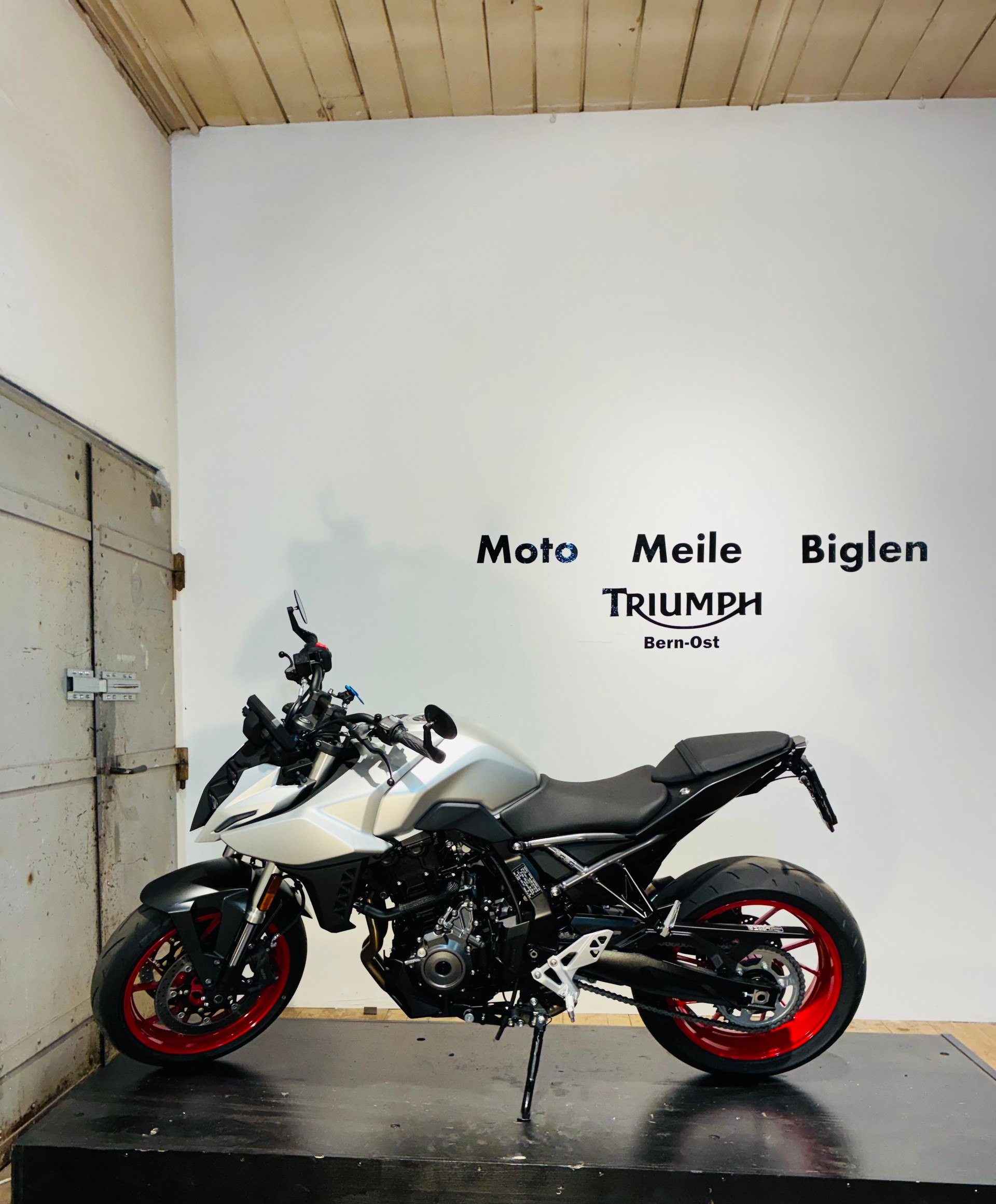 SUZUKI GSX-8S-showroom-element-2