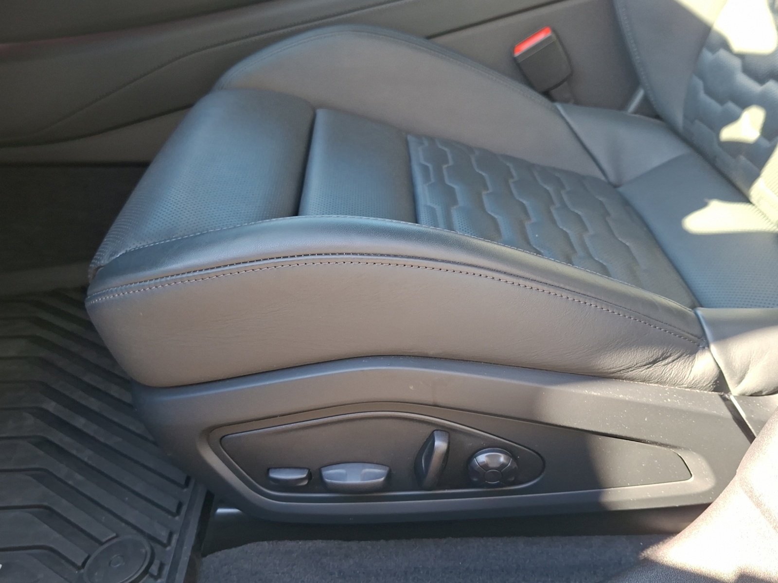 AUDI e-tron GT quattro-image-15