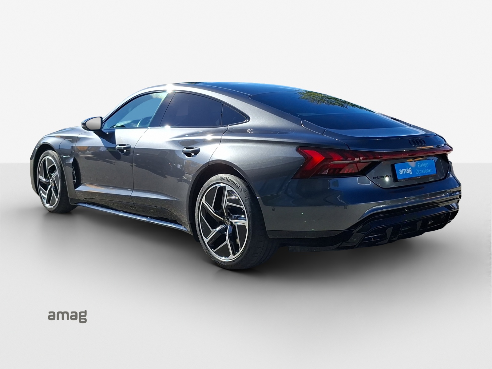 AUDI e-tron GT quattro-showroom-element-2