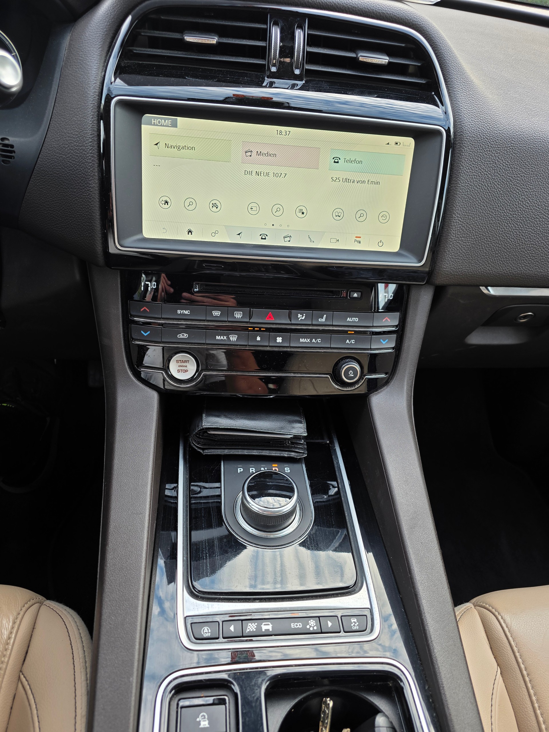 JAGUAR F-Pace 25t 2.0 Portfolio AWD Automatik / Marktpreis Fr. 15712.---image-10