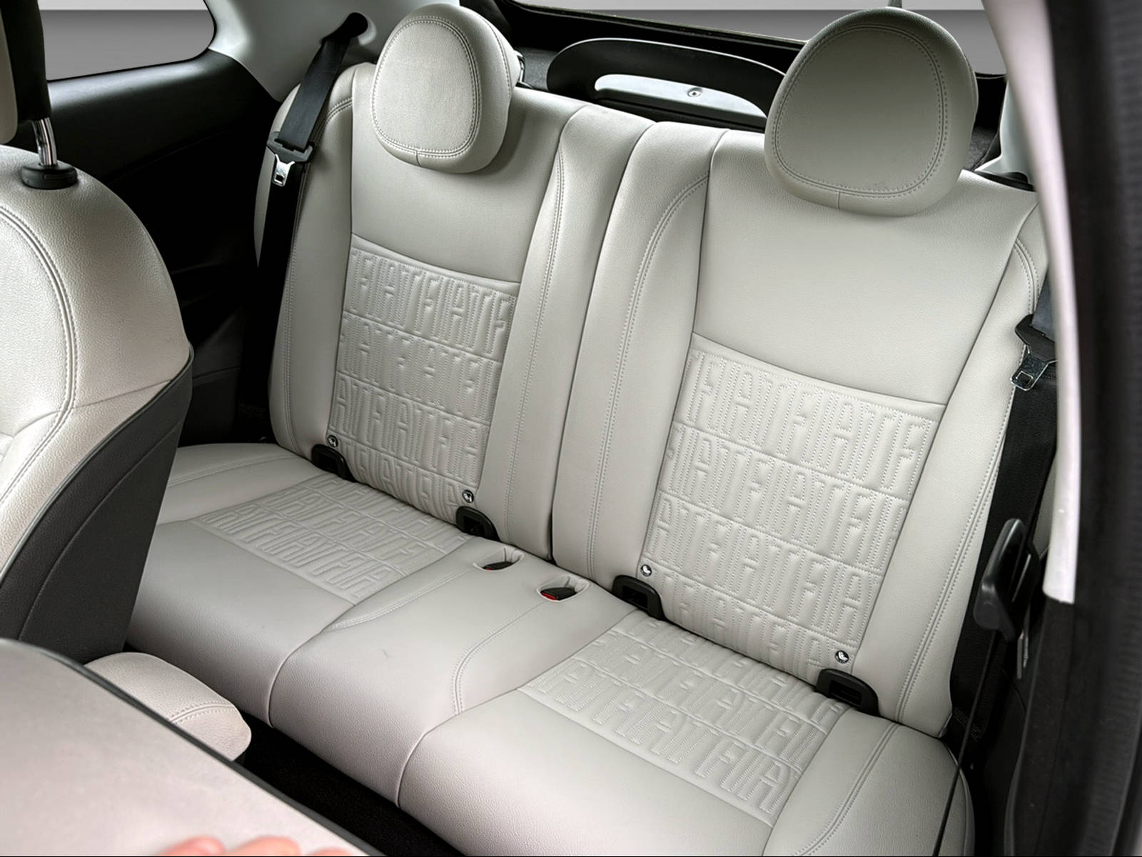 FIAT 500 Cabrio La Prima-image-22