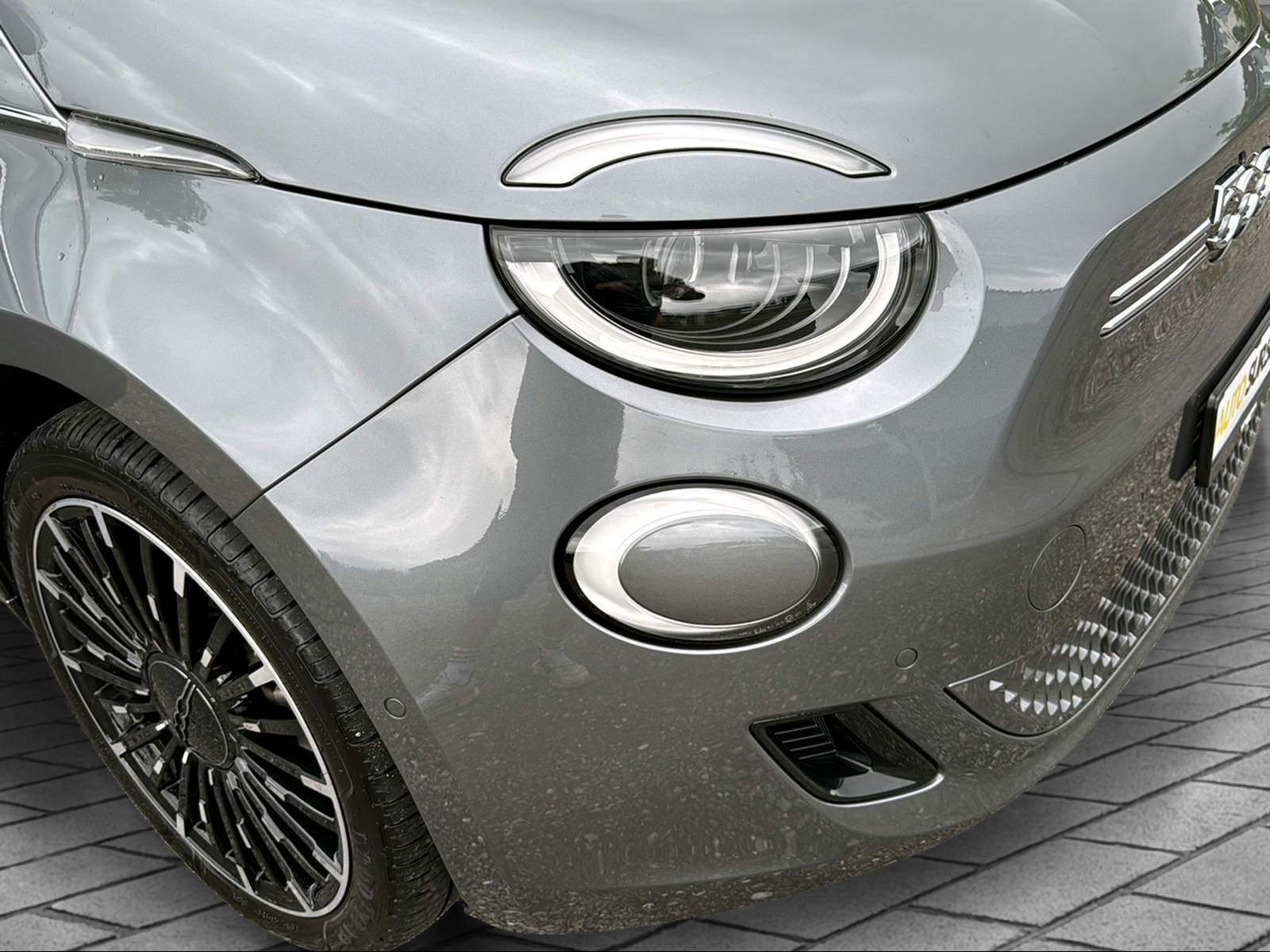 FIAT 500 Cabrio La Prima-image-10
