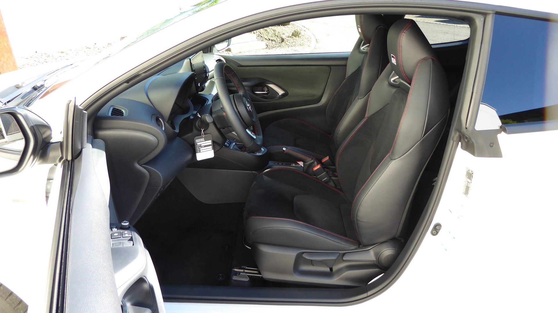 TOYOTA Yaris 1.6 GR Sport-image-8