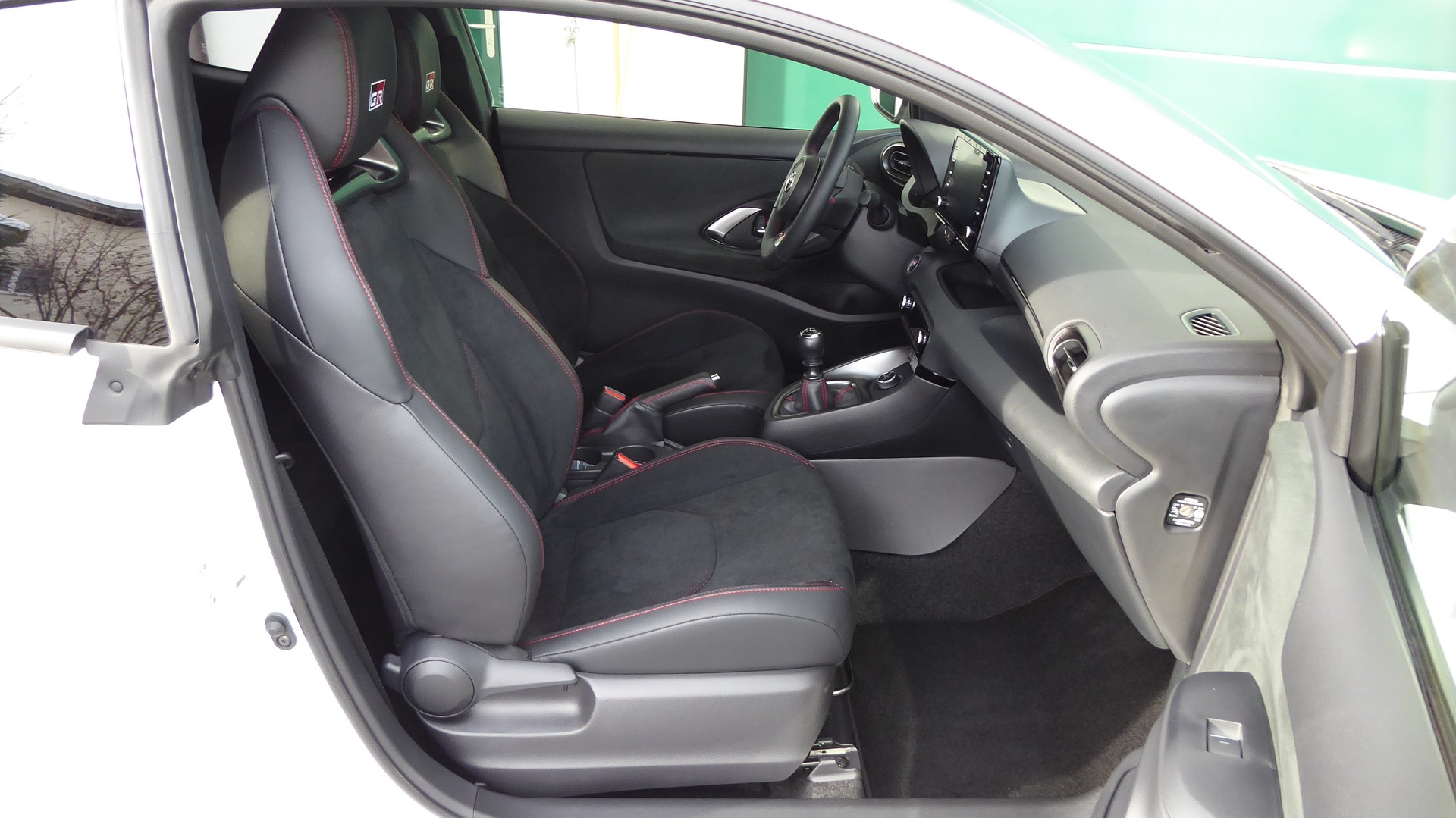TOYOTA Yaris 1.6 GR Sport-image-10