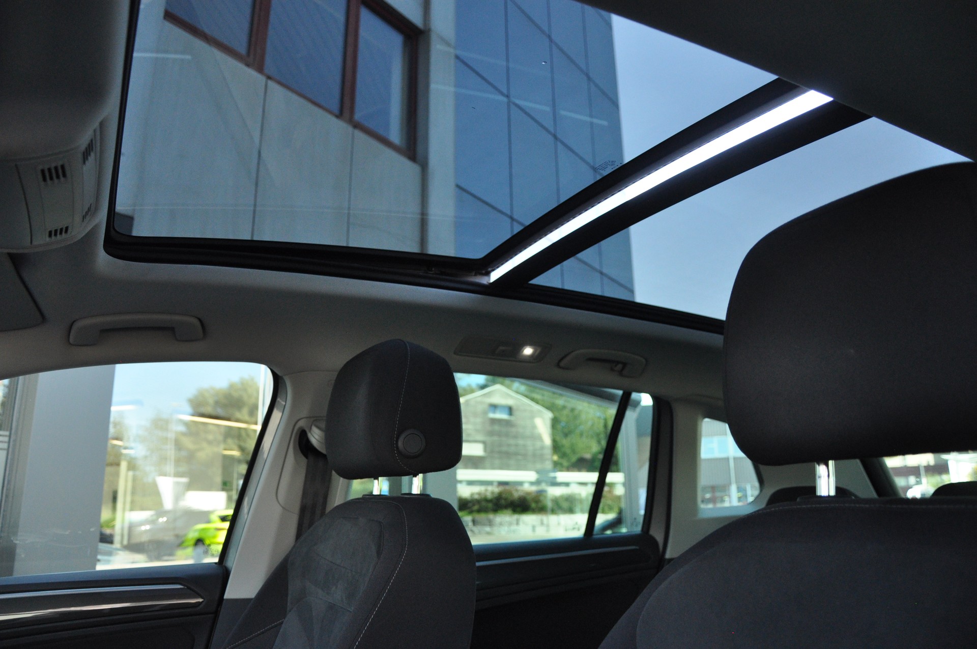 VW Tiguan 2.0 TDI SCR Highline 4Motion DSG-image-14