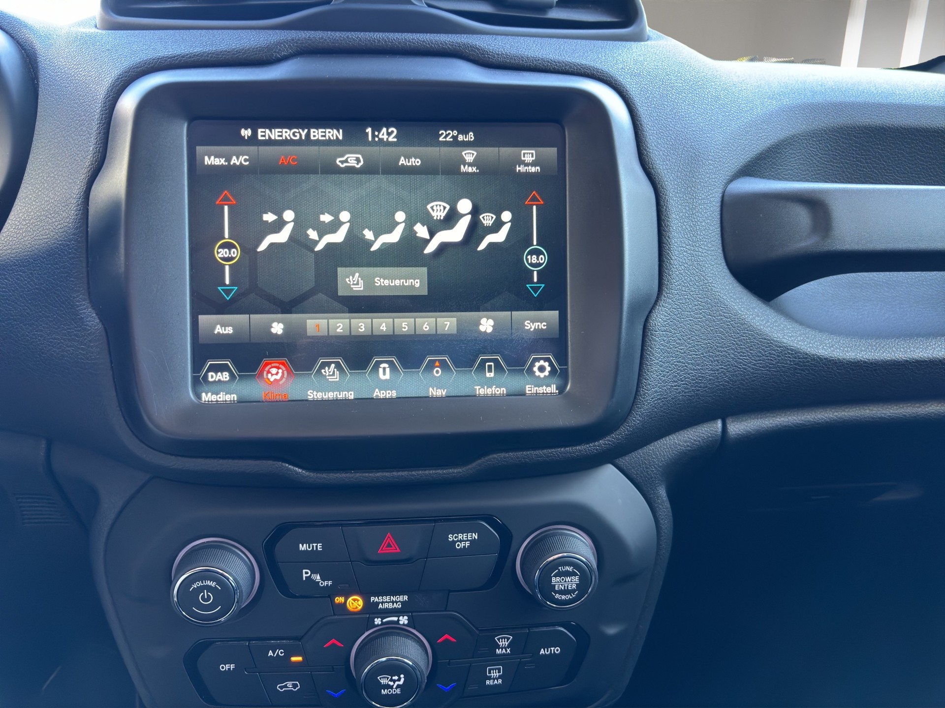 JEEP Renegade 1.4 Turbo Longitude Night Eagle-image-24