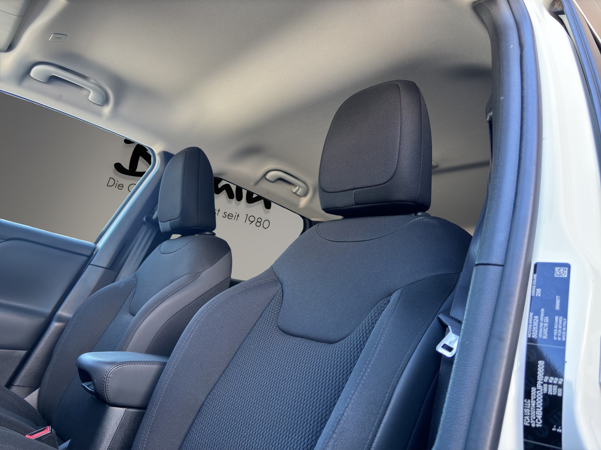JEEP Renegade 1.4 Turbo Longitude Night Eagle-image-21