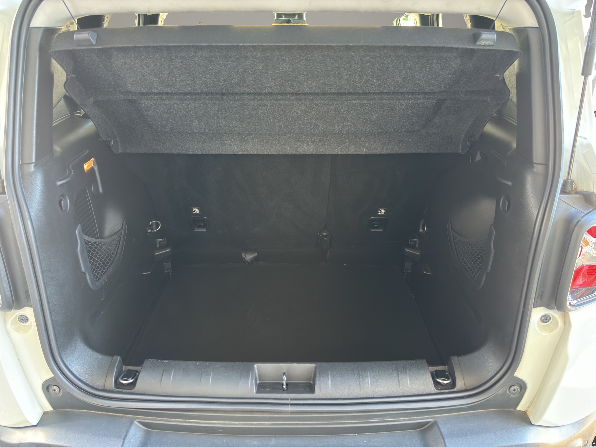JEEP Renegade 1.4 Turbo Longitude Night Eagle-image-19