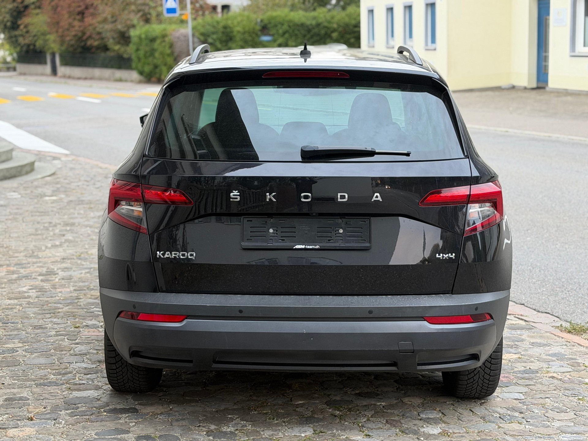 SKODA Karoq 2.0 TDI Drive 4x4 DSG | Hagelschaden | MFK | Service | Klima | Euro B6d | RFK | Sitzheizung |-image-4