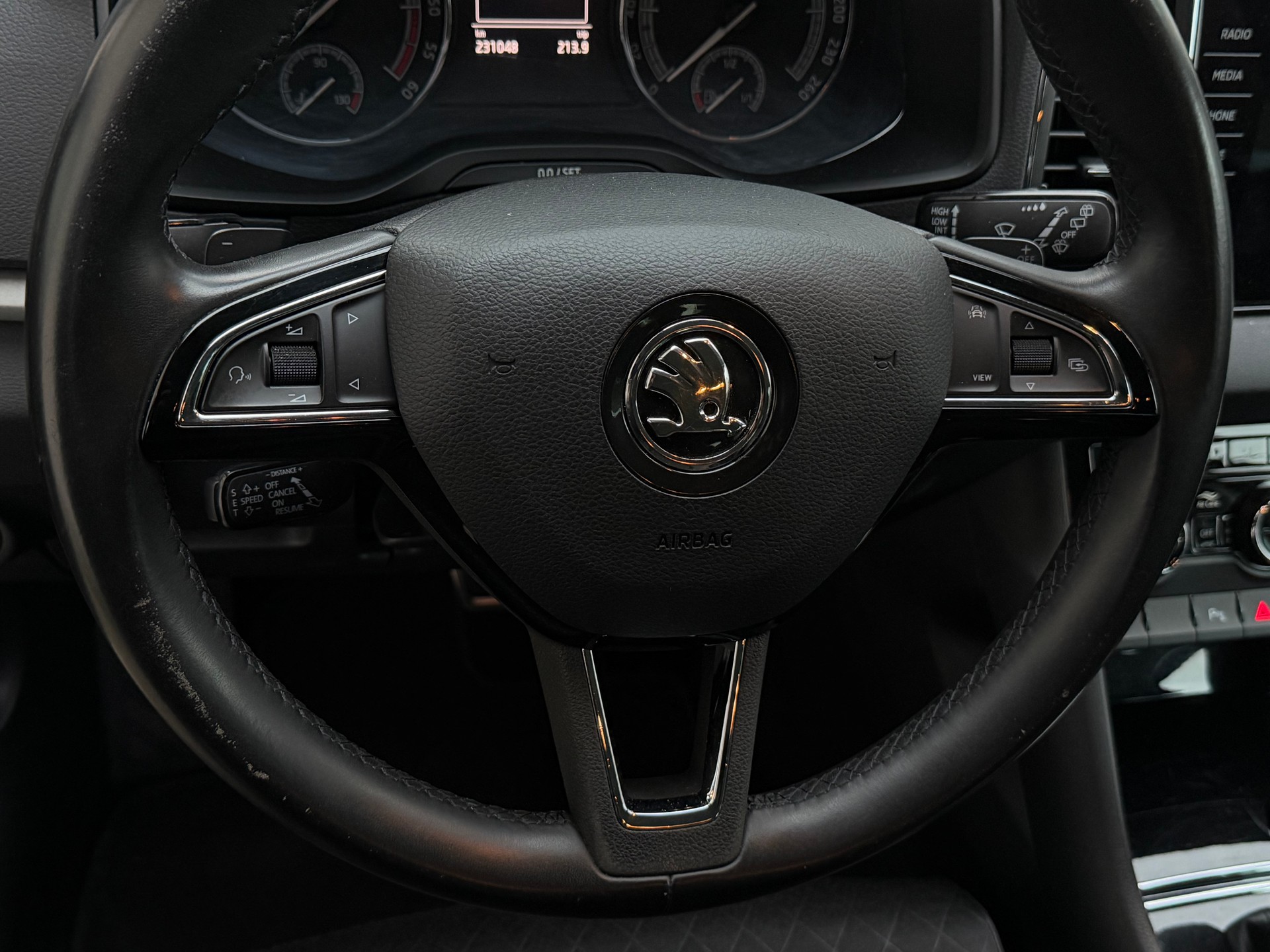 SKODA Karoq 2.0 TDI Drive 4x4 DSG | Hagelschaden | MFK | Service | Klima | Euro B6d | RFK | Sitzheizung |-image-10