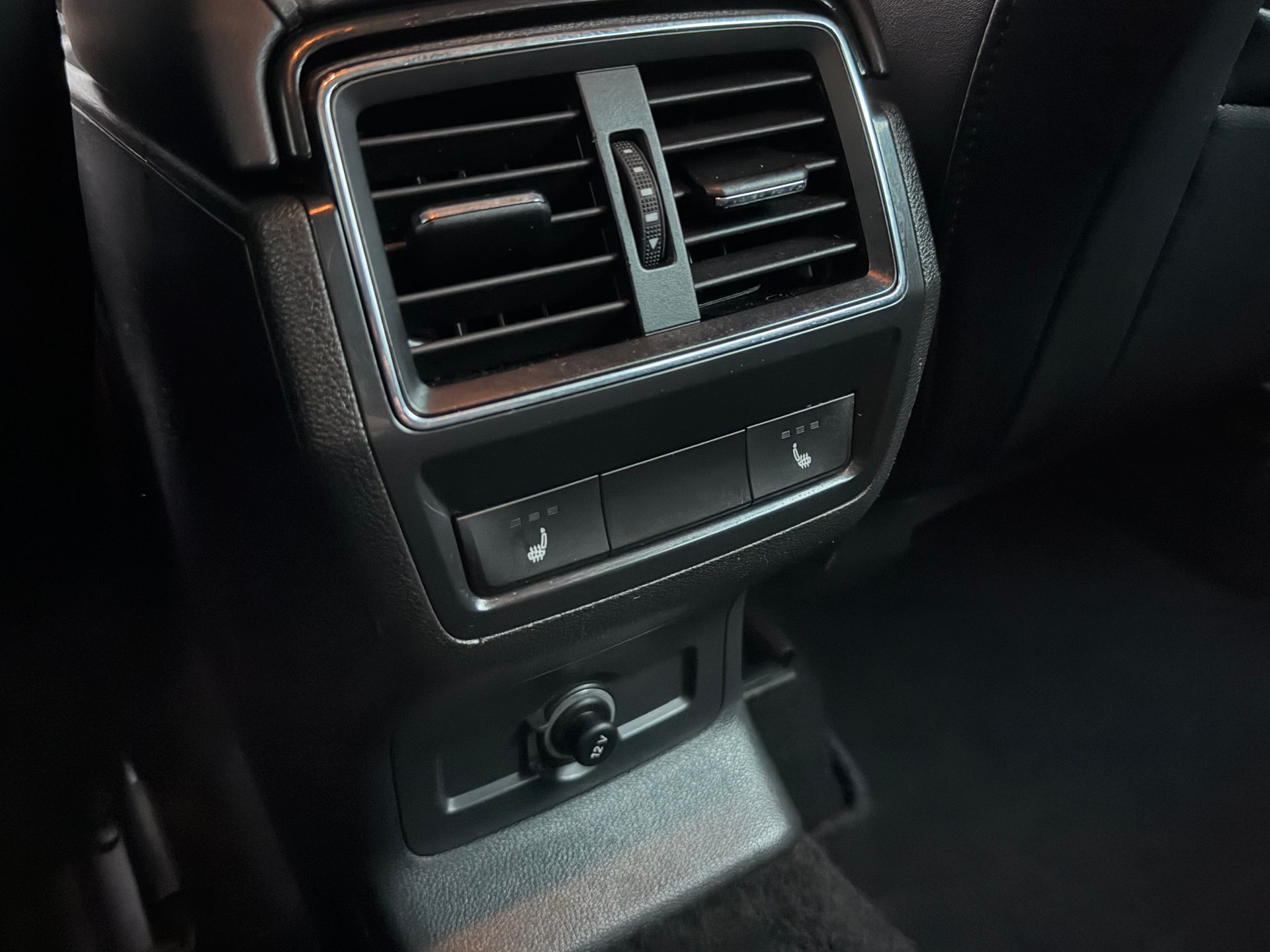 SKODA Karoq 2.0 TDI Drive 4x4 DSG | Hagelschaden | MFK | Service | Klima | Euro B6d | RFK | Sitzheizung |-image-13