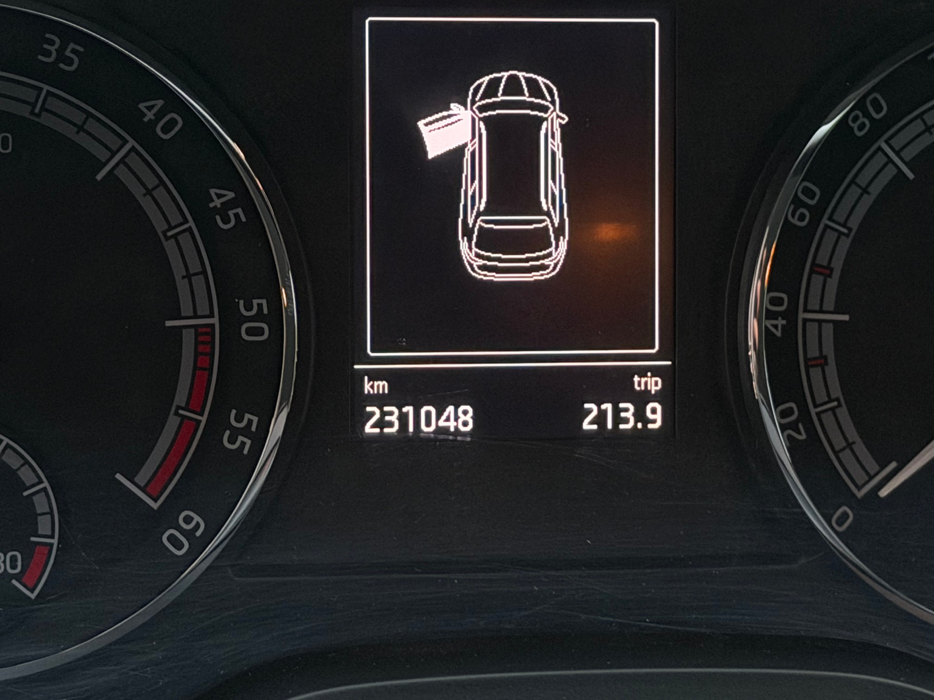 SKODA Karoq 2.0 TDI Drive 4x4 DSG | Hagelschaden | MFK | Service | Klima | Euro B6d | RFK | Sitzheizung |-image-9