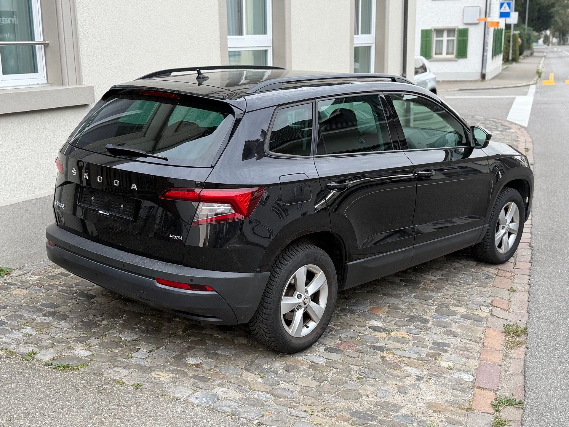 SKODA Karoq 2.0 TDI Drive 4x4 DSG | Hagelschaden | MFK | Service | Klima | Euro B6d | RFK | Sitzheizung |-image-3