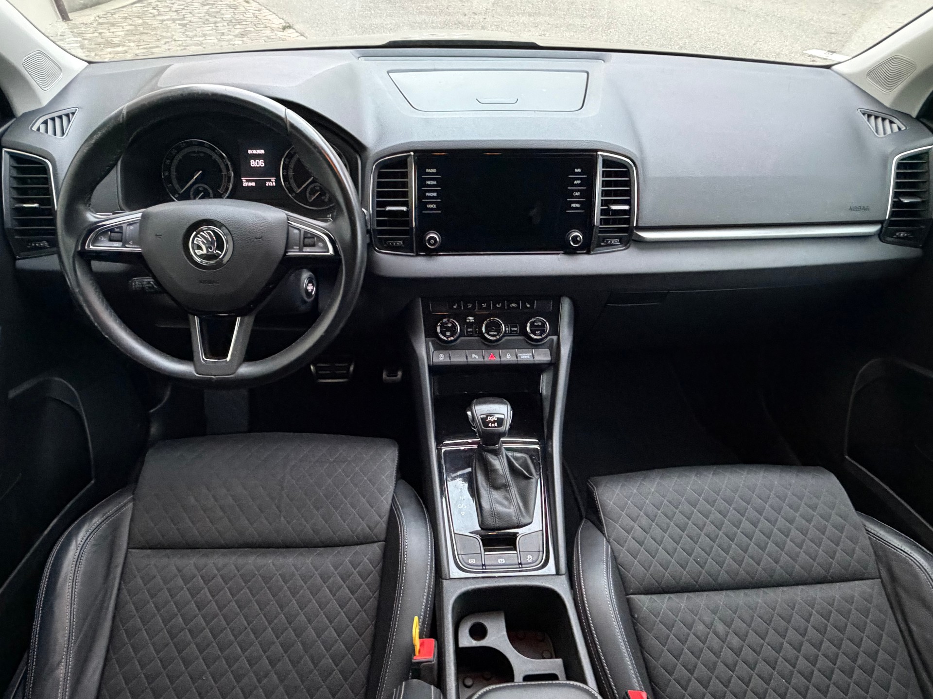SKODA Karoq 2.0 TDI Drive 4x4 DSG | Hagelschaden | MFK | Service | Klima | Euro B6d | RFK | Sitzheizung |-image-14