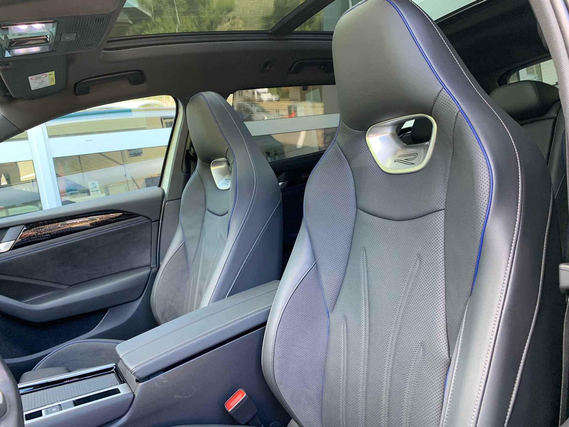 VW Passat Variant 1.5 TSI evo2 Plug-In- Hybrid R-Line DSG-image-10