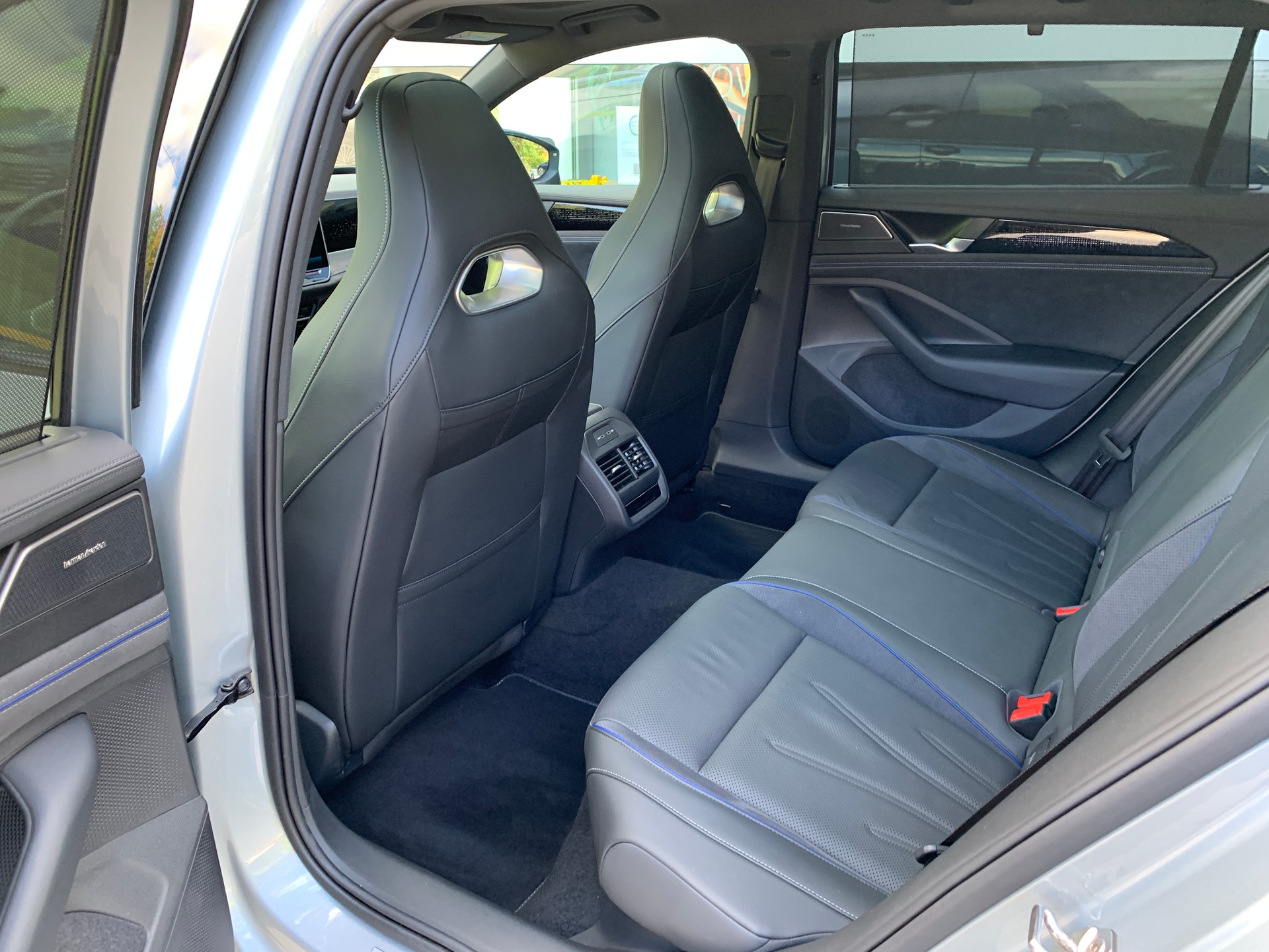 VW Passat Variant 1.5 TSI evo2 Plug-In- Hybrid R-Line DSG-image-18