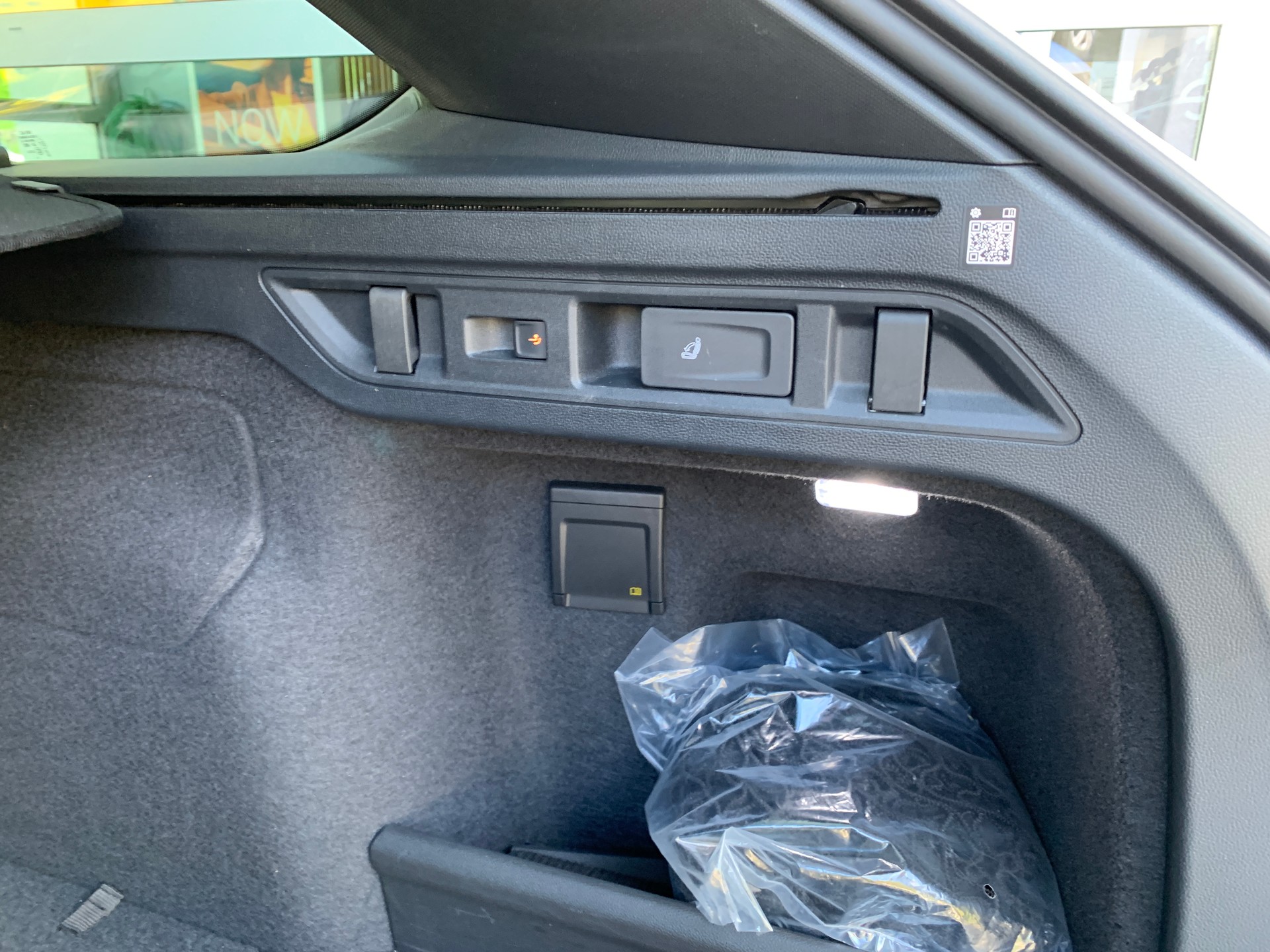 VW Passat Variant 1.5 TSI evo2 Plug-In- Hybrid R-Line DSG-image-24