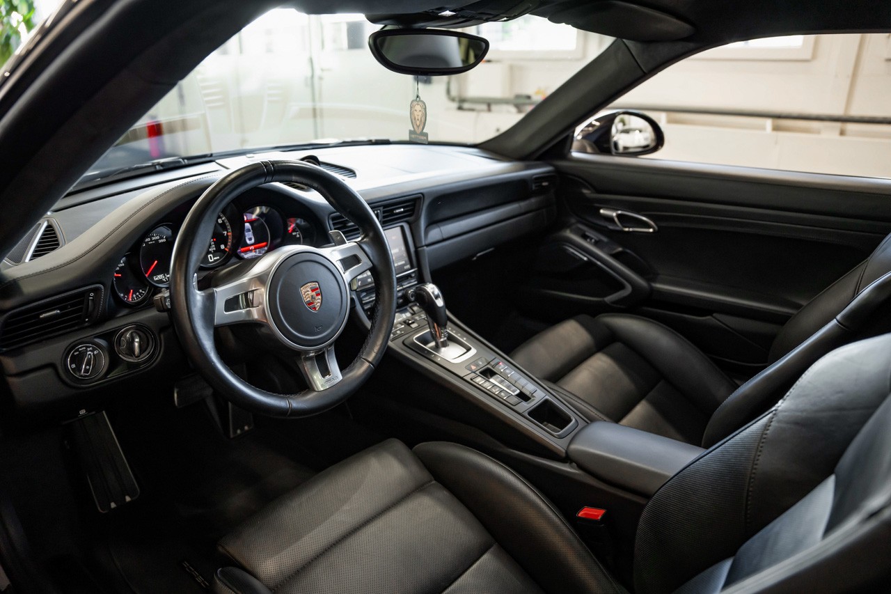 PORSCHE 911 Turbo S PDK-image-12