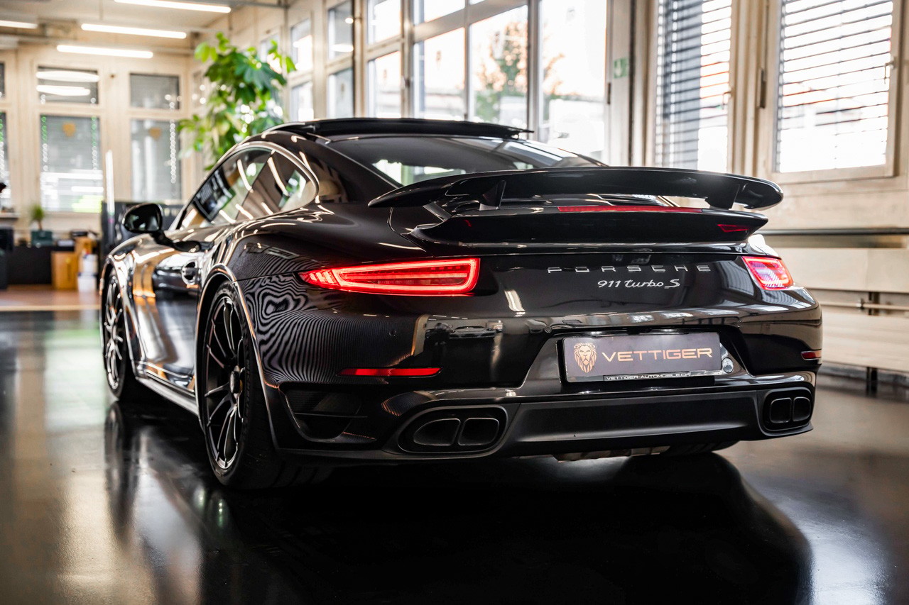 PORSCHE 911 Turbo S PDK-image-3