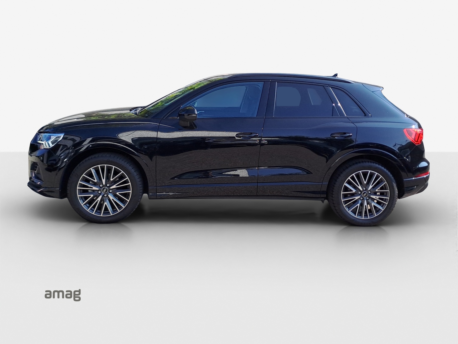 AUDI Q3 35 TFSI advanced Attraction S-tronic-showroom-element-1