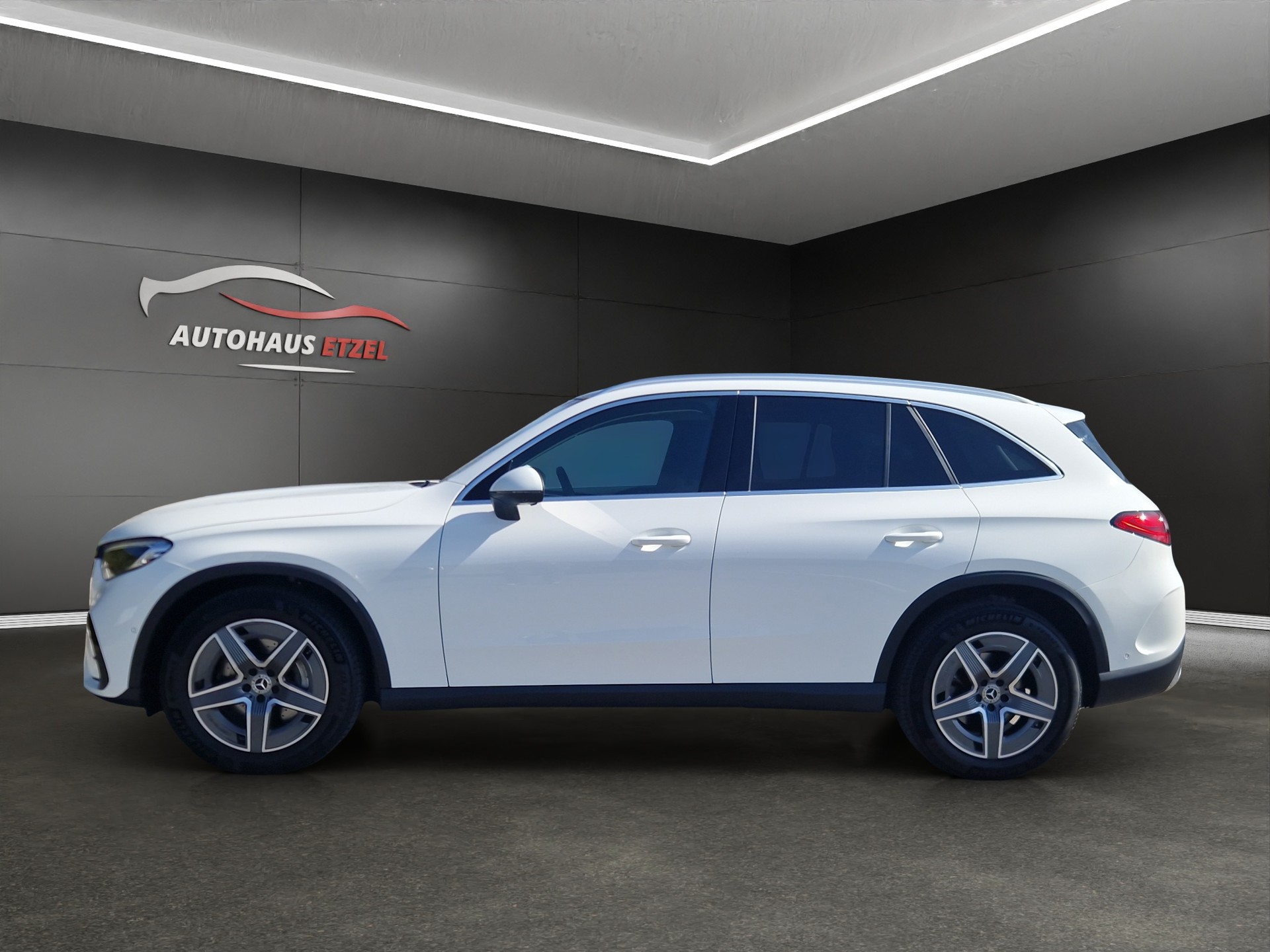 MERCEDES-BENZ GLC 300 4Matic AMG Line 9G-Tronic-image-1