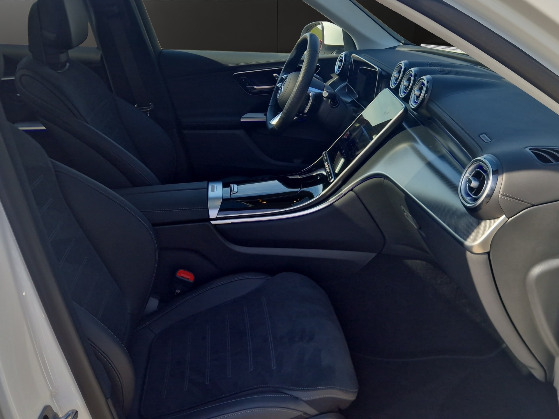 MERCEDES-BENZ GLC 300 4Matic AMG Line 9G-Tronic-image-11