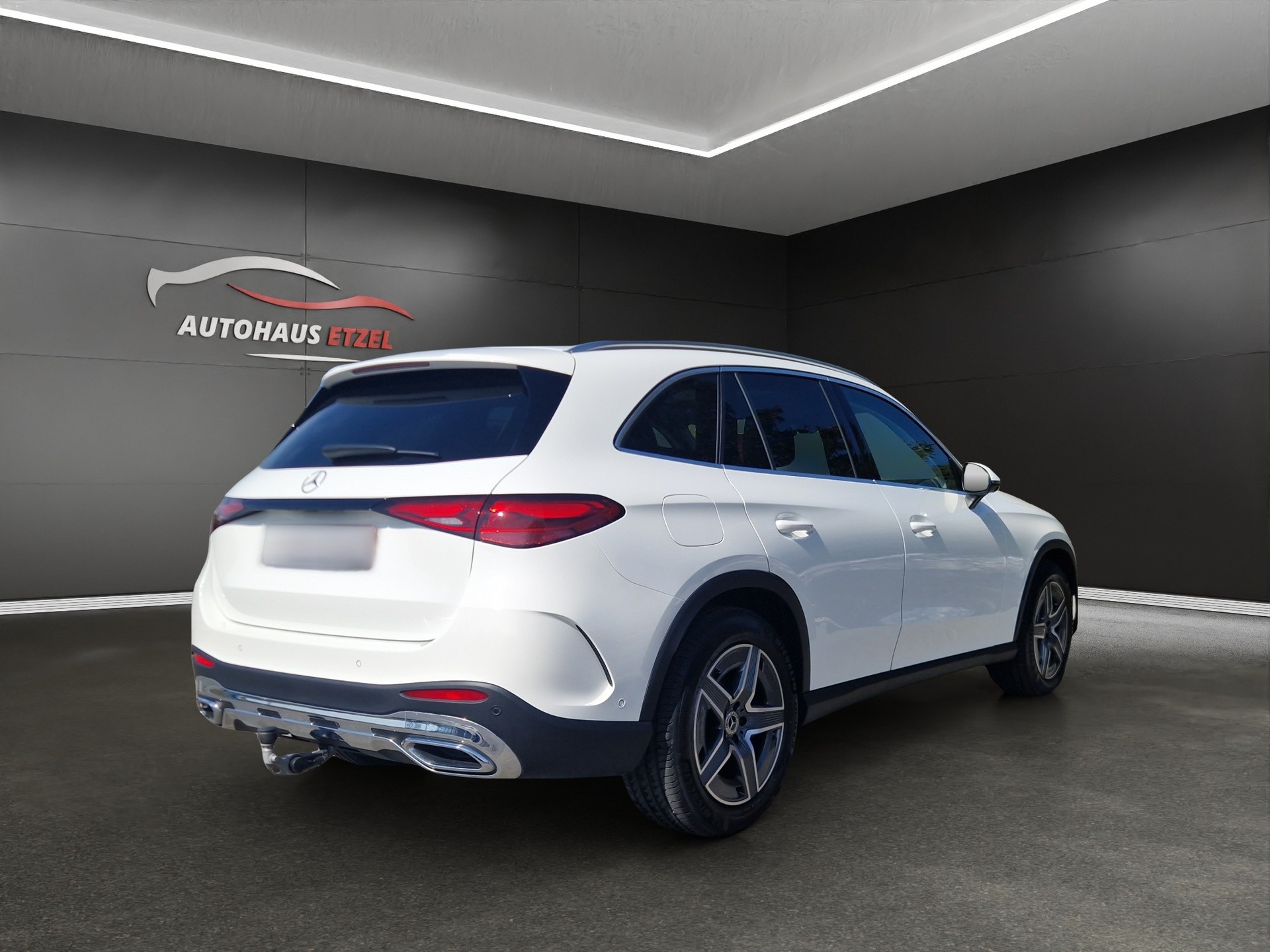 MERCEDES-BENZ GLC 300 4Matic AMG Line 9G-Tronic-image-5