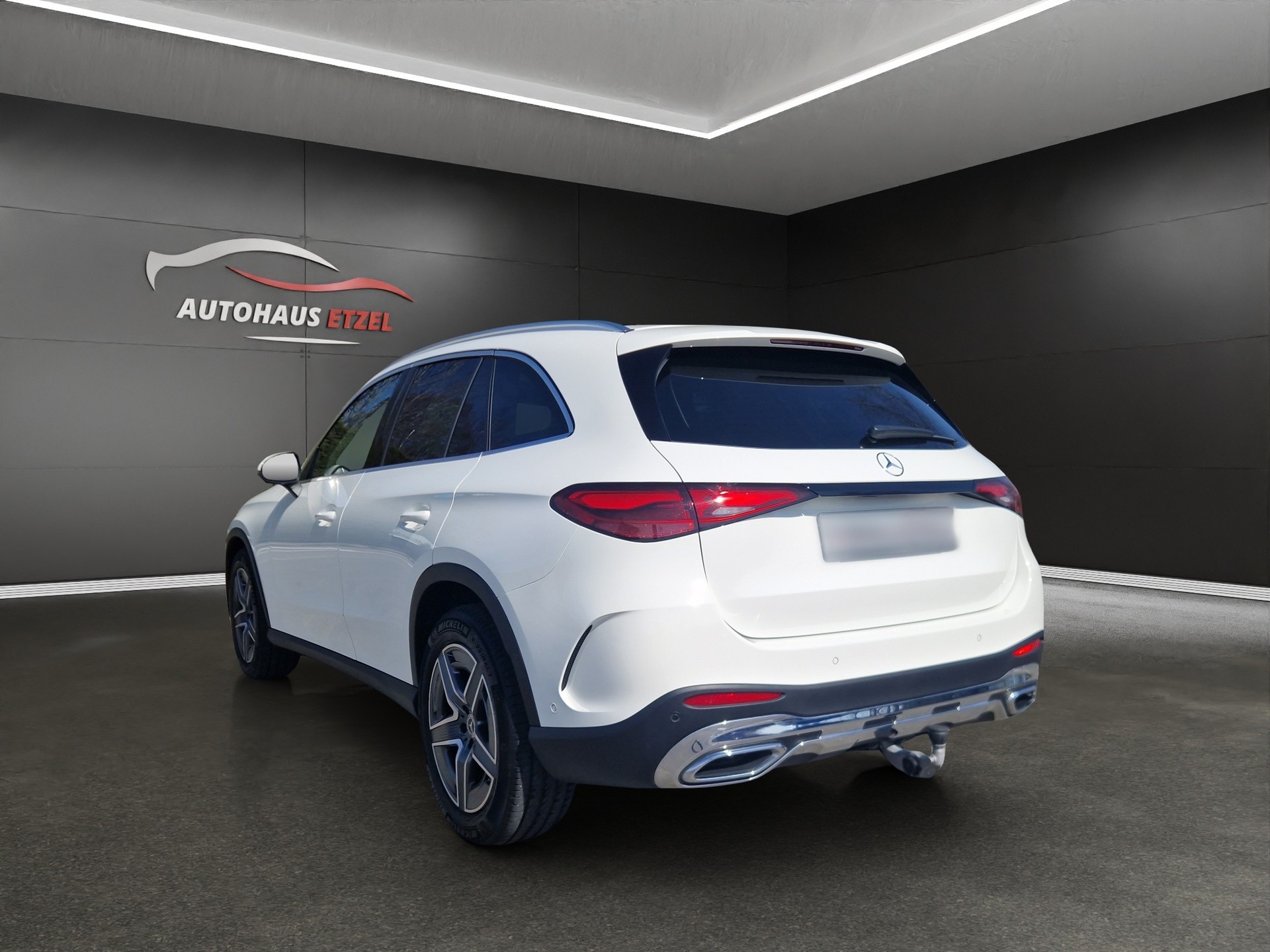 MERCEDES-BENZ GLC 300 4Matic AMG Line 9G-Tronic-image-4