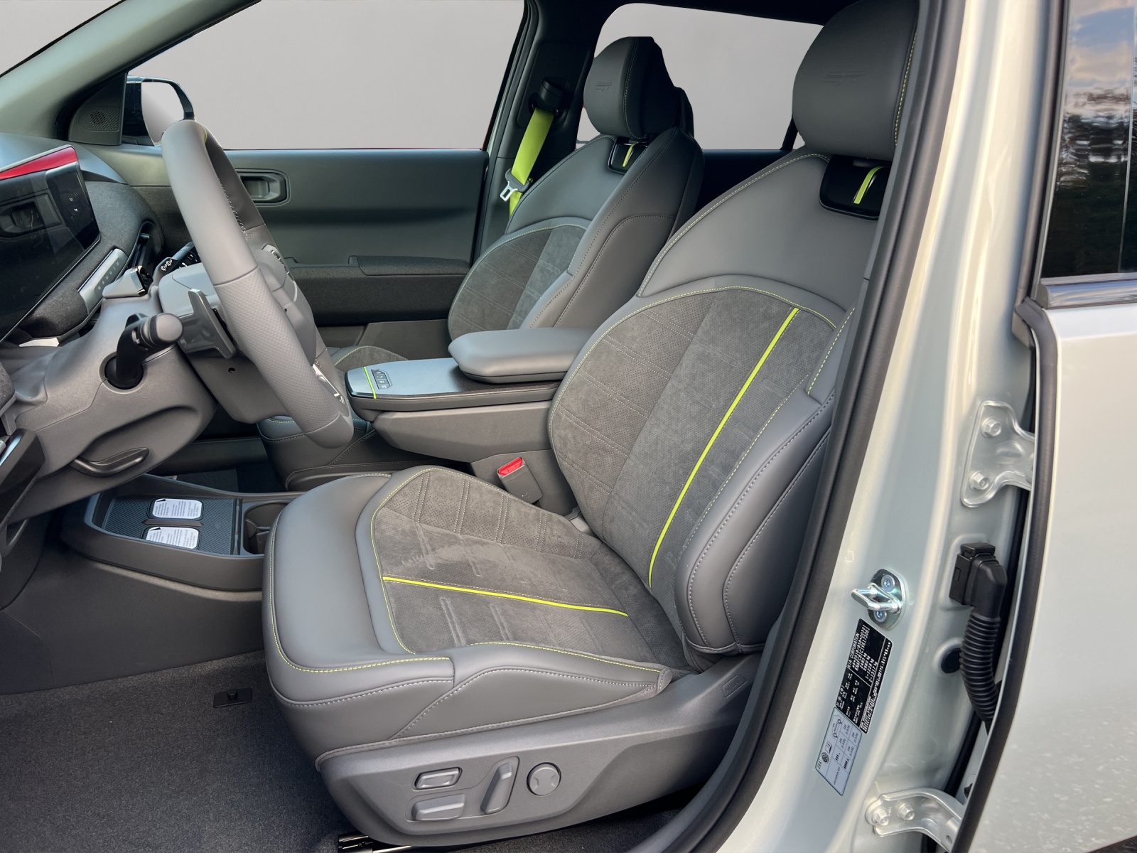 KIA EV3 81 kWh GT 4x4 / Leasing-Aktion ab 0.00% / Gratis Winterräder / top-Ausstattung / CH-Fahrzeug 7-Jahre oder 150'000KM Garantie-image-0