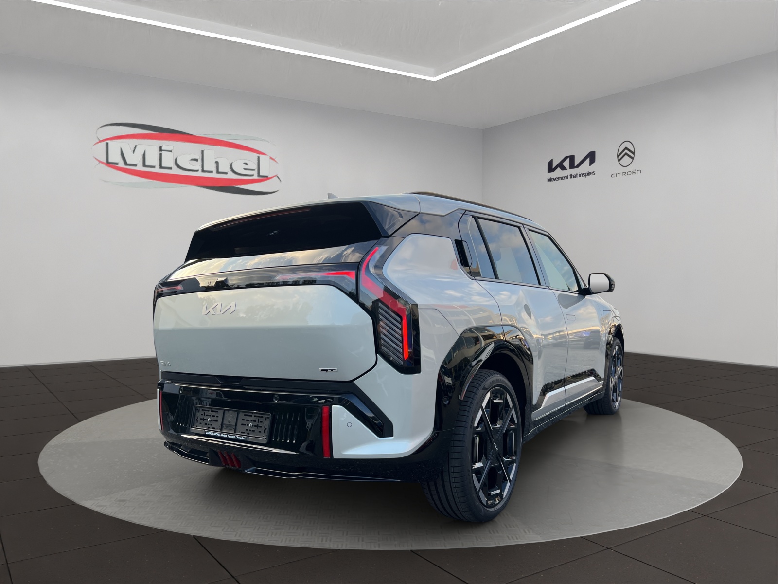 KIA EV3 81 kWh GT 4x4 / Leasing-Aktion ab 0.00% / Gratis Winterräder / top-Ausstattung / CH-Fahrzeug 7-Jahre oder 150'000KM Garantie-image-3