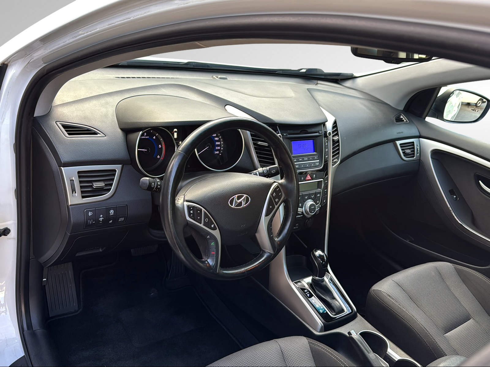 HYUNDAI i30 1.6 CRDi Vertex Automatic DCT-image-14