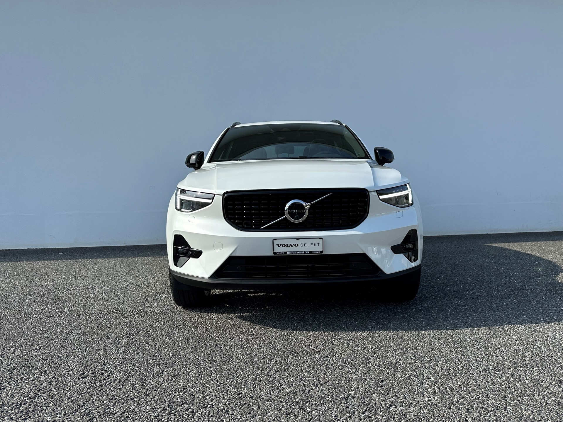 VOLVO XC40 1.5 T5 PiH Ultimate Dark-image-2