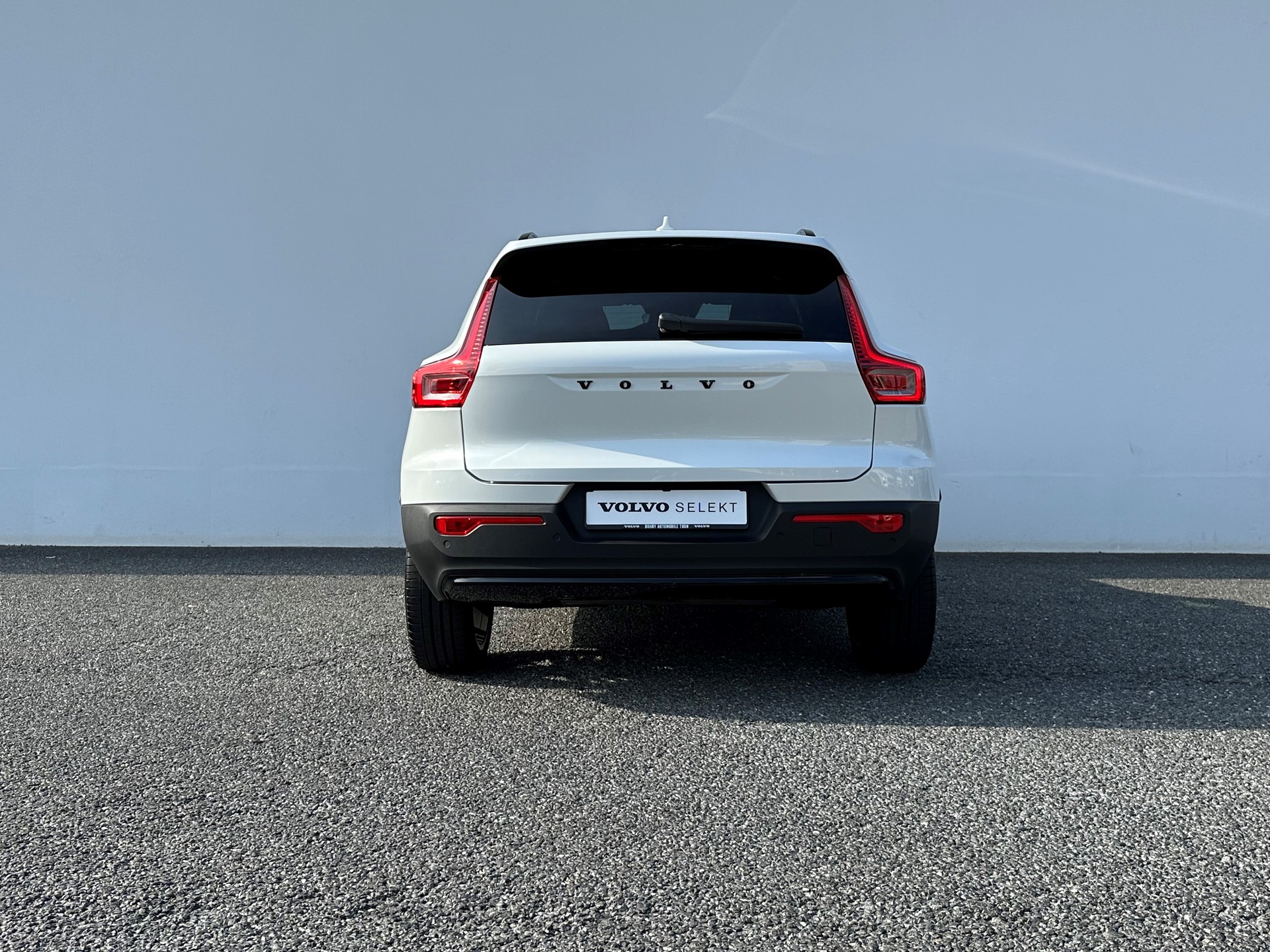 VOLVO XC40 1.5 T5 PiH Ultimate Dark-image-6