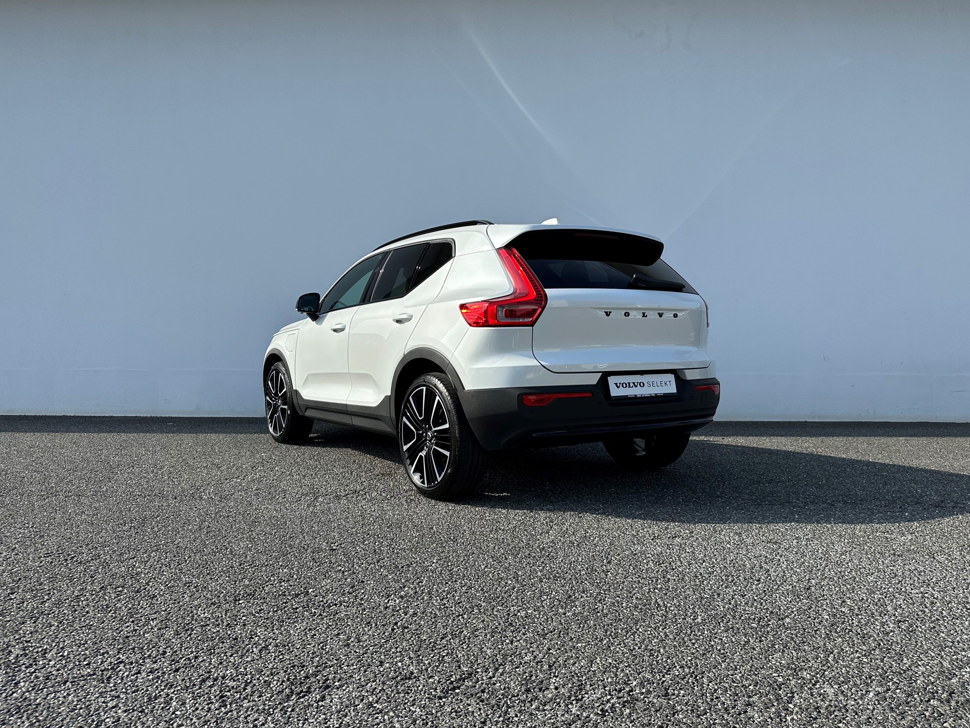 VOLVO XC40 1.5 T5 PiH Ultimate Dark-image-5