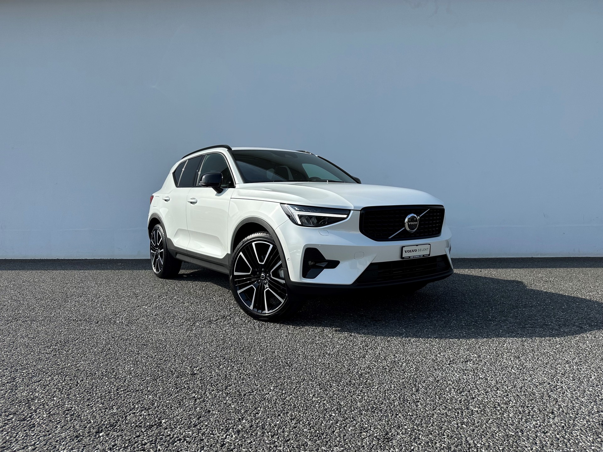 VOLVO XC40 1.5 T5 PiH Ultimate Dark-image-4