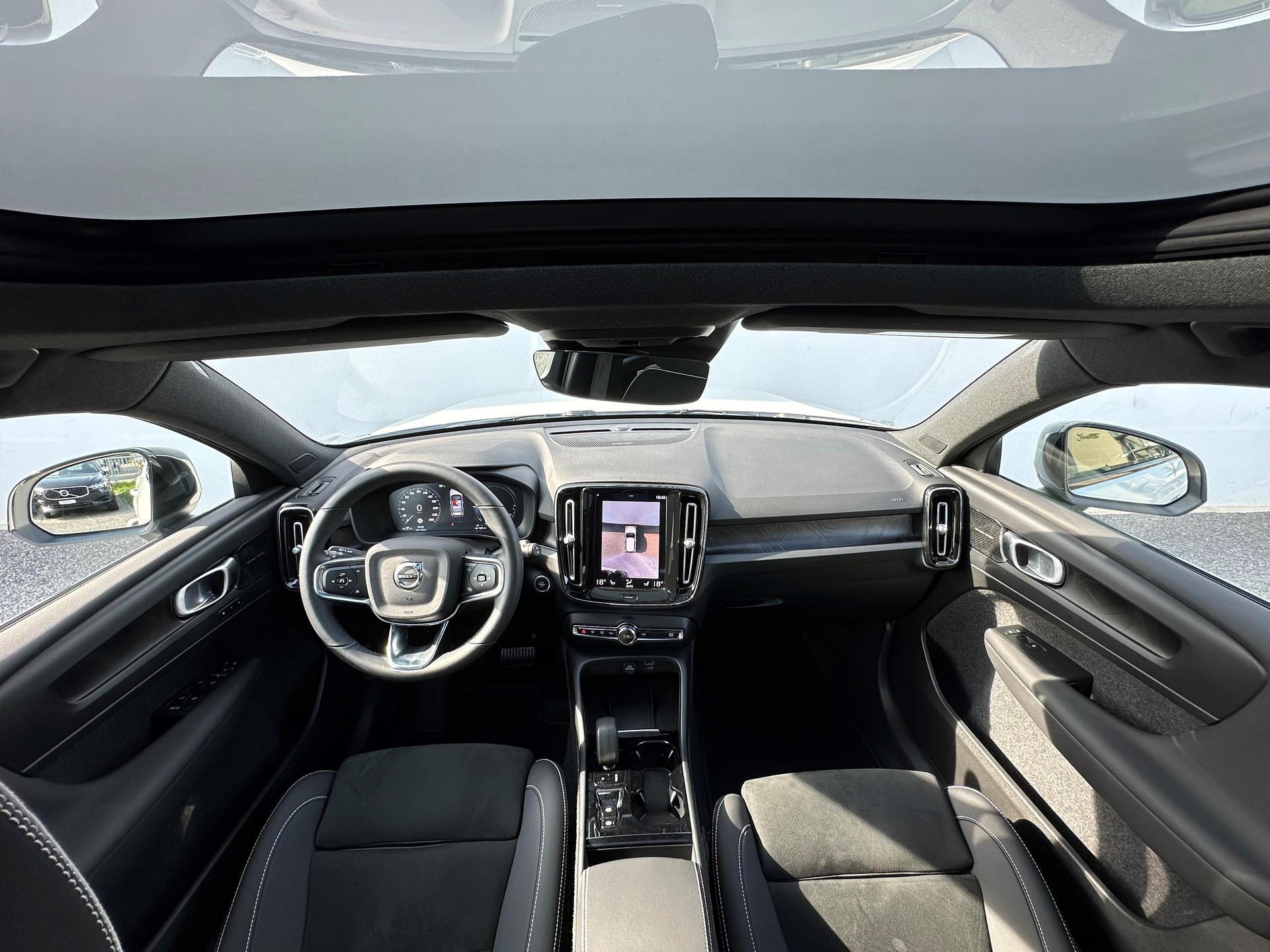 VOLVO XC40 1.5 T5 PiH Ultimate Dark-image-8