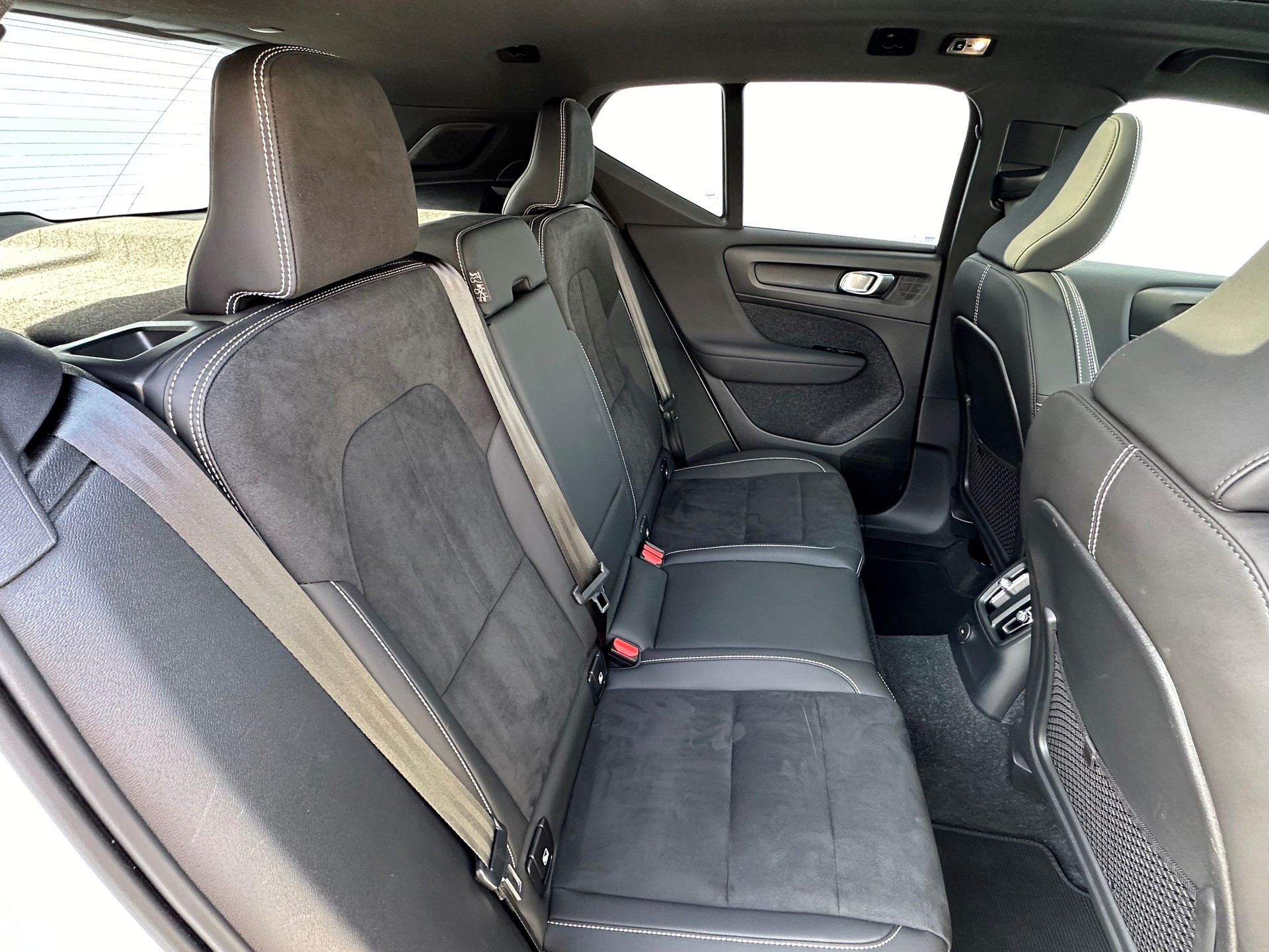 VOLVO XC40 1.5 T5 PiH Ultimate Dark-image-12