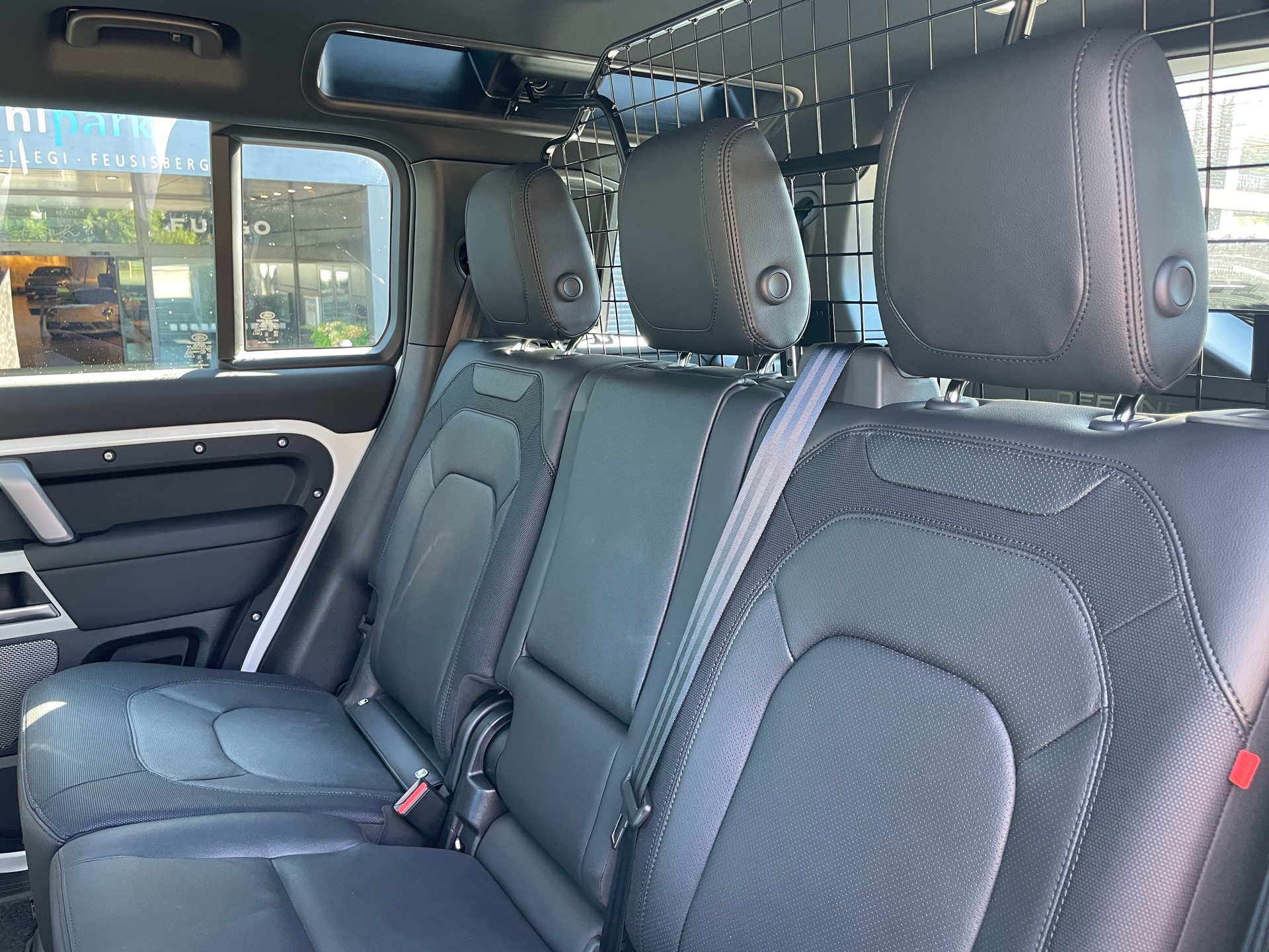 LAND ROVER Defender 110 P400 I6 X-Dynamic SE 3.0 AT8-image-20
