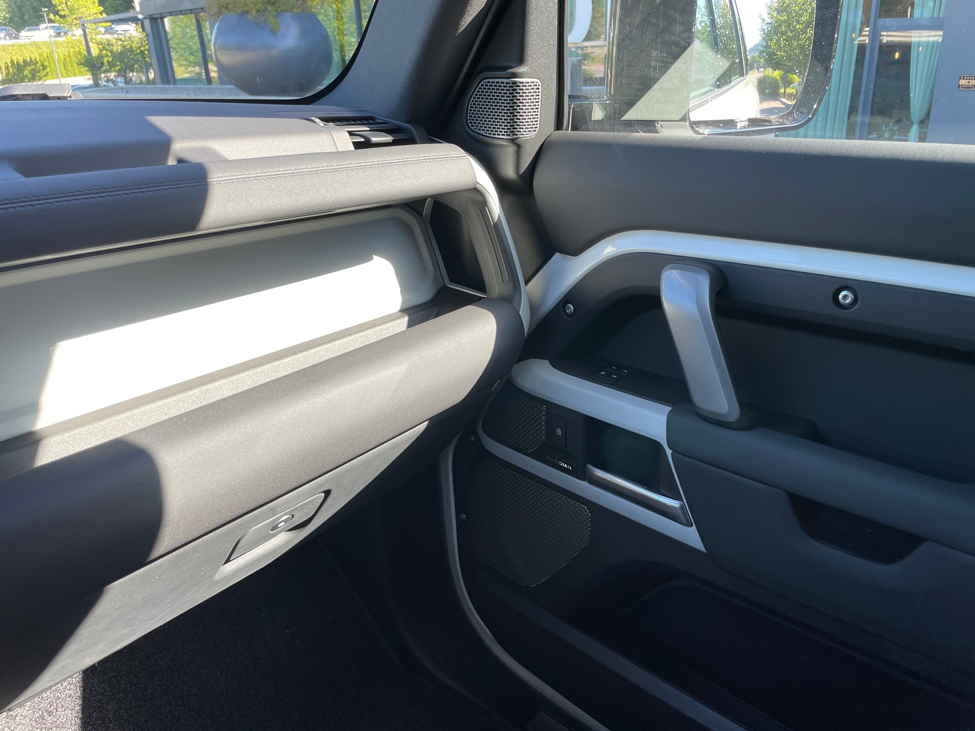 LAND ROVER Defender 110 P400 I6 X-Dynamic SE 3.0 AT8-image-33