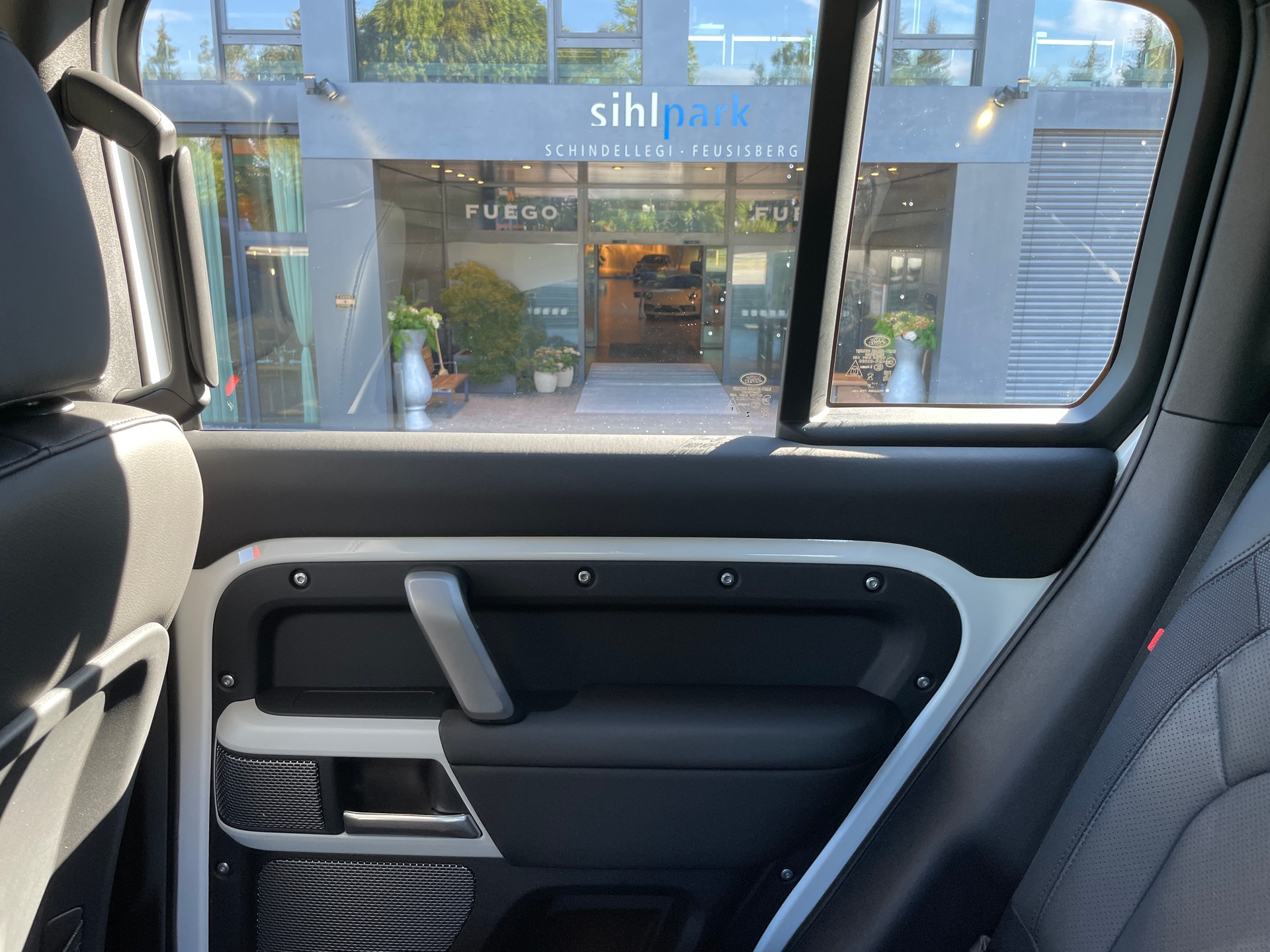LAND ROVER Defender 110 P400 I6 X-Dynamic SE 3.0 AT8-image-22